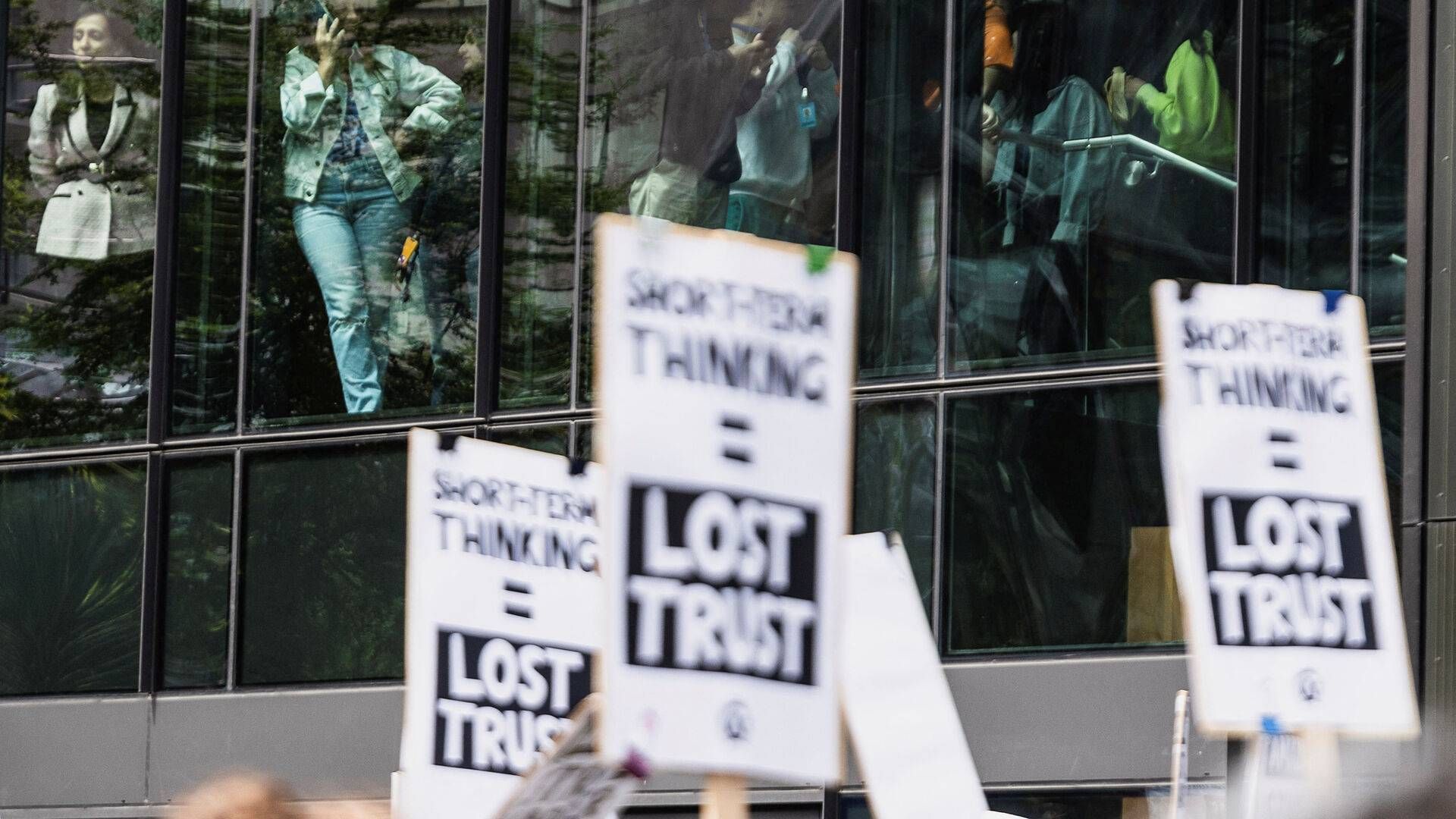 Amazon-ansatte demonstrerer mod selskabets klimaindsats —