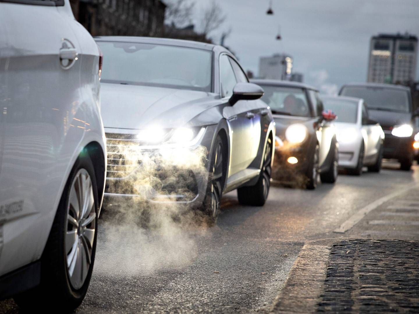 Forslaget går på, at almindelige biler ikke længere skal kunne køre gennem indre by. "Tunge ærinder" skal ifølge Enhedslisten fortsat være tilladt. | Foto: Marius Renner/Ritzau Scanpix