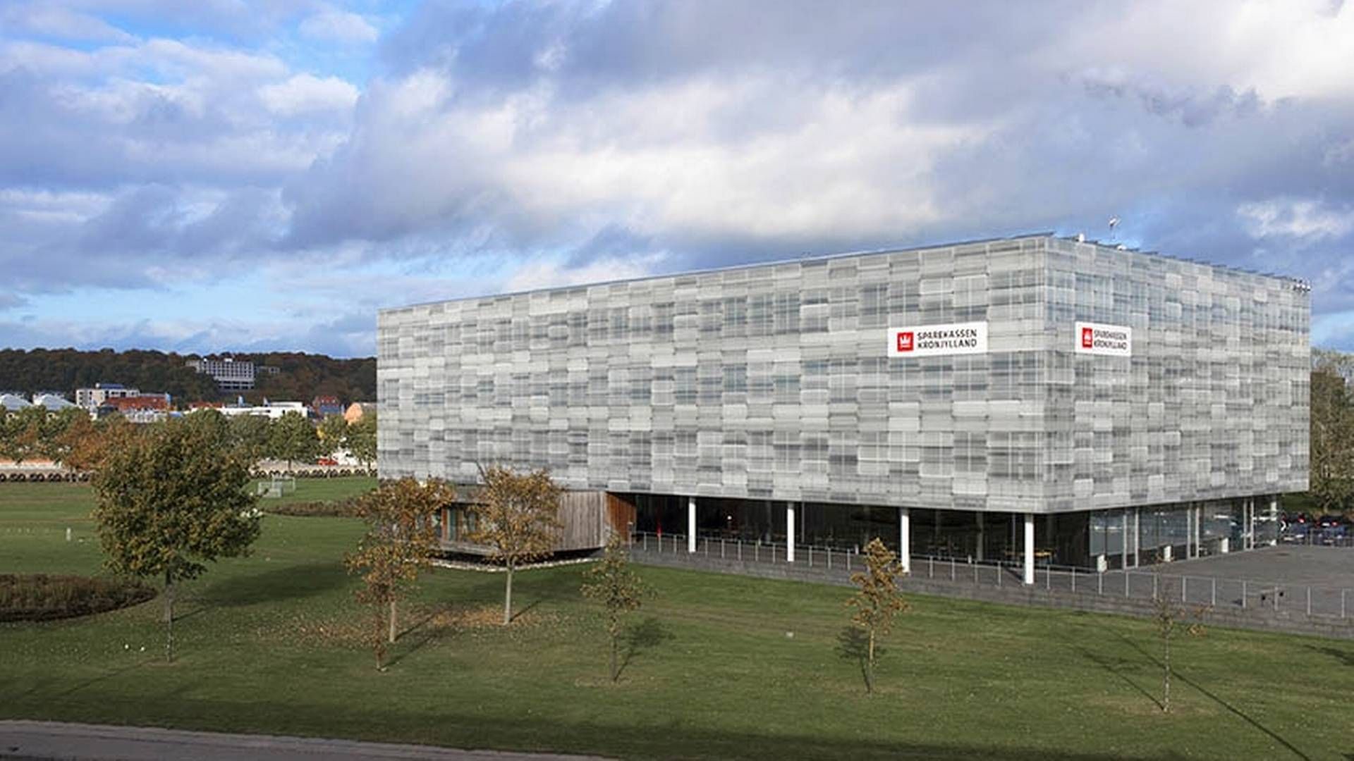 Ved hjælp af blandt andet falske slutsedler lykkedes det en 52-årig kvinde at snyde mere end en mio. kr. ud af Sparekassen Kronjylland. | Foto: Pr/sparekassen Kronjylland