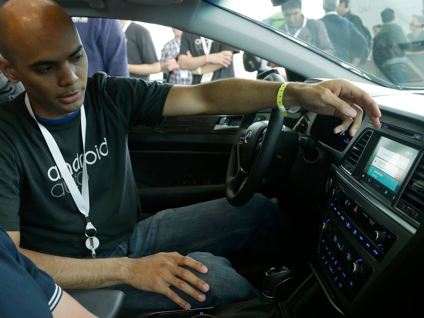 Apple Carplay opgraderes til et styresystem, der kan integreres mere i bilen. Dette har fået GM til at udvikle sit eget system, som også skal tilbyde flere muligheder. | Foto: Jeff Chiu/AP/Ritzau Scanpix