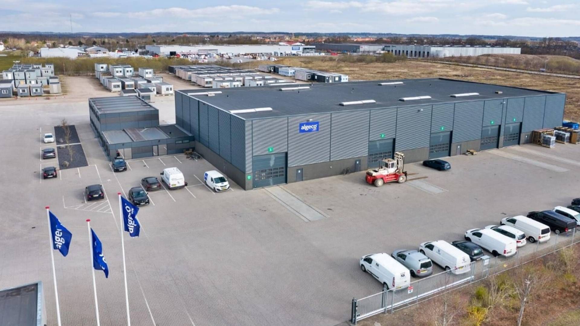 Denne knap 2500 kvm store logistikejendom i midtsjællandske Ringsted er blandt dem, som nu kommer på schweiziske hænder. | Foto: PR-foto