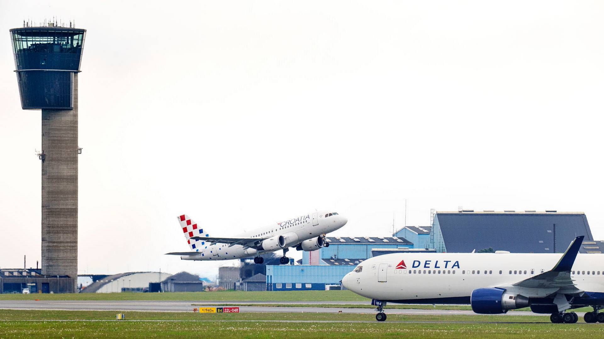 Det er både flere fritidsrejsende og mere stabile brændstofpriser, der får flylobbyen International Air Transport Association (IATA) til at opjustere. | Foto: Liselotte Sabroe/Ritzau Scanpix