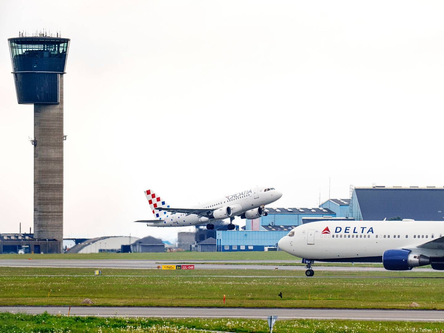Det er både flere fritidsrejsende og mere stabile brændstofpriser, der får flylobbyen International Air Transport Association (IATA) til at opjustere. | Foto: Liselotte Sabroe/Ritzau Scanpix