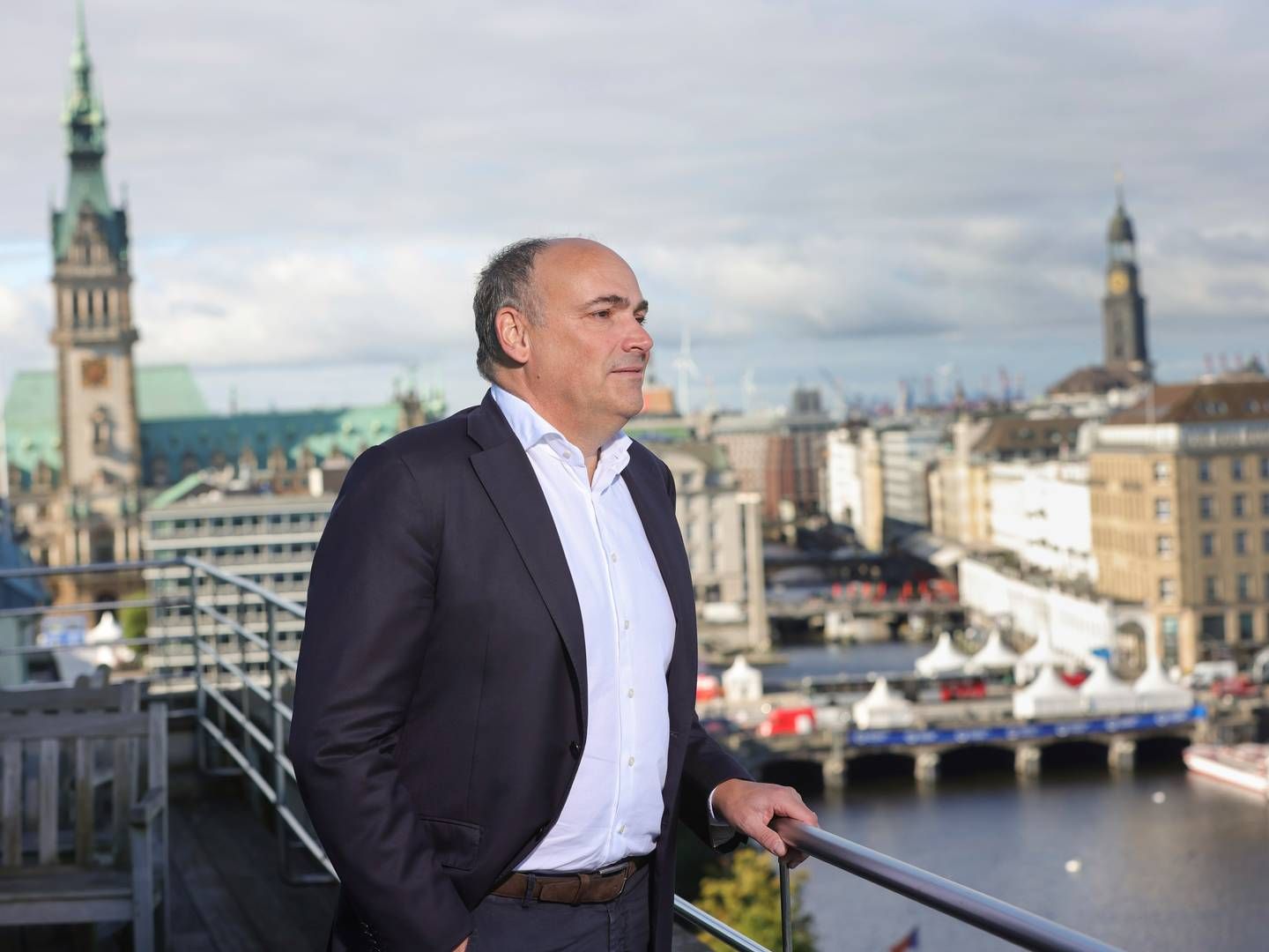 "We have seen some three-digit rates in some of the large east-west trades a couple of months back," says CEO of Hapag-Lloyd Rolf Habben Jansen on the loss-generating spot rates on the box market.