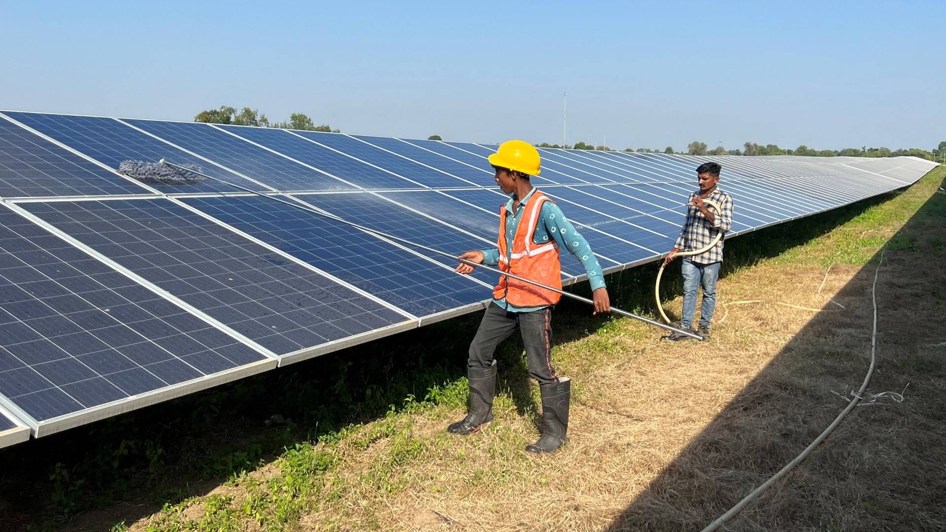 Solar panel rollout is happening at record-breaking speed around the world. | Photo: Sunil Kataria/Reuters/Ritzau Scanpix