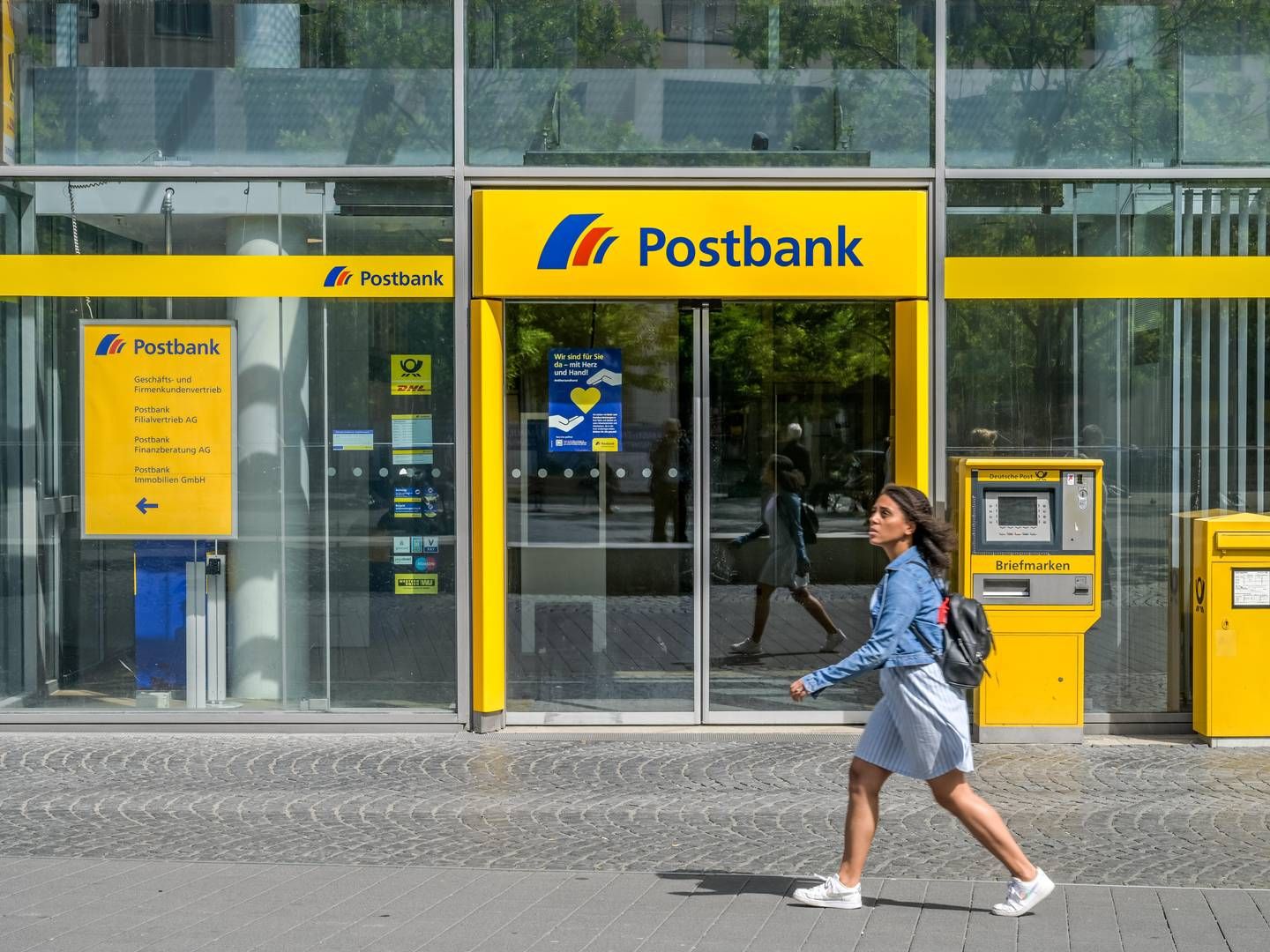 Die Postbank-Filiale am Goetheplatz in Frankfurt | Foto: picture alliance / imageBROKER | Schoening