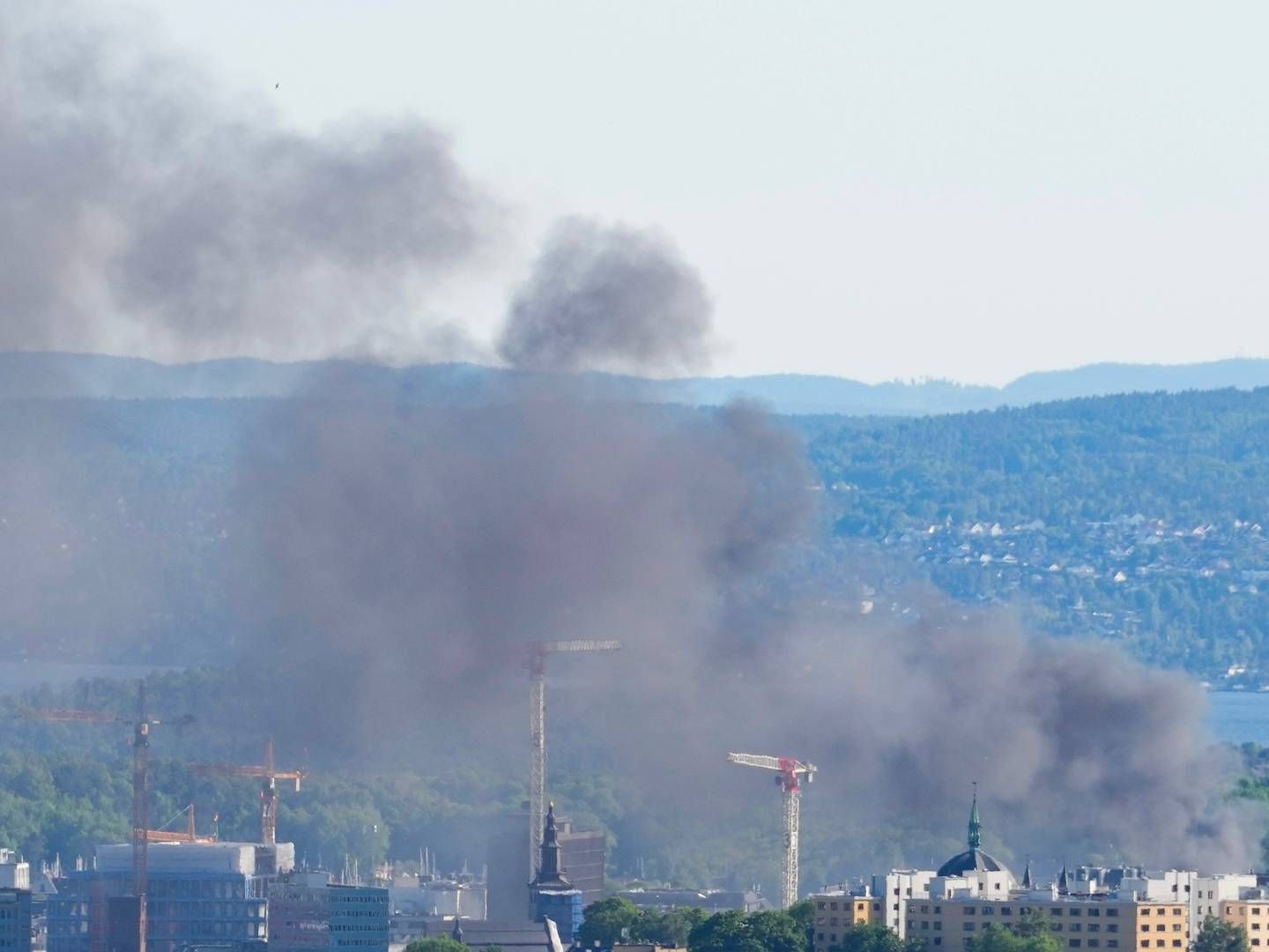 BRANN I OSLO SENTRUM: Slik så det ut søndag kveld. | Foto: Javad Parsa / NTB