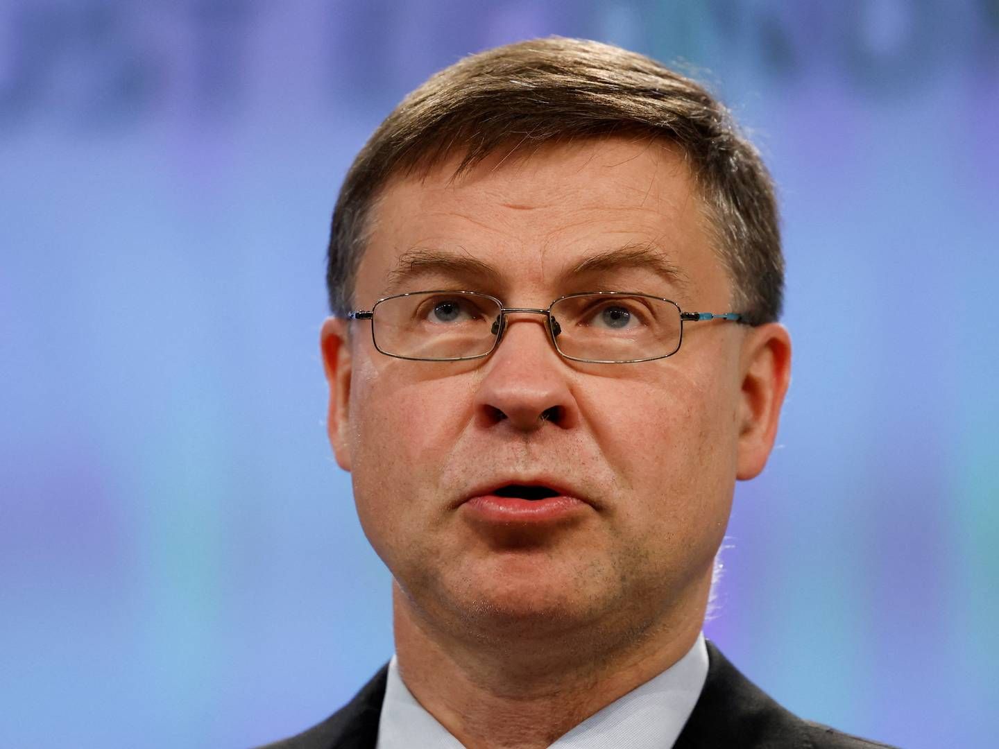 Europa-kommissær Valdis Dombrovskis afholdt tirsdag pressemøde om en bæredygtig finansiel sektor. | Foto: Yves Herman