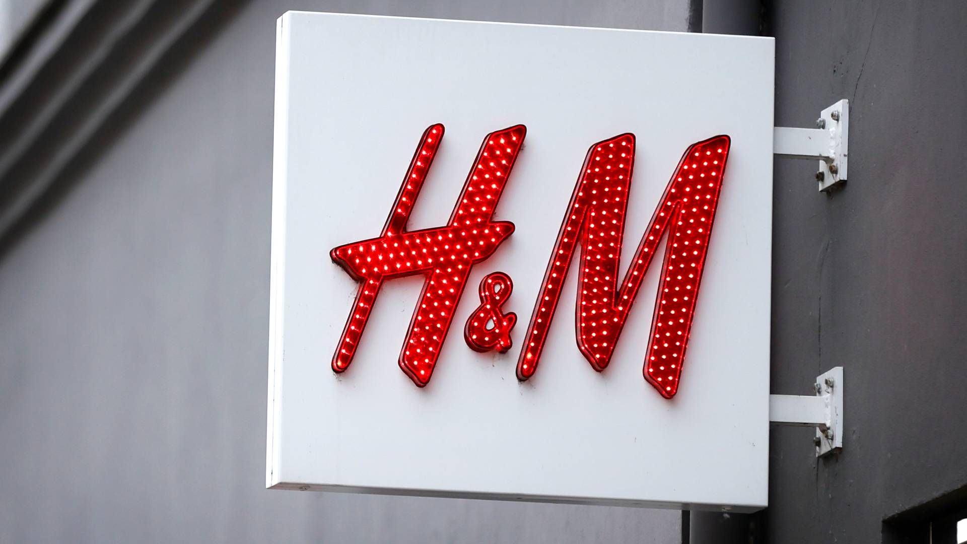 Modeselskabet H&M indsamler tøj til genbrug, men langtfra alt bliver brugt igen. | Foto: Jens Dresling