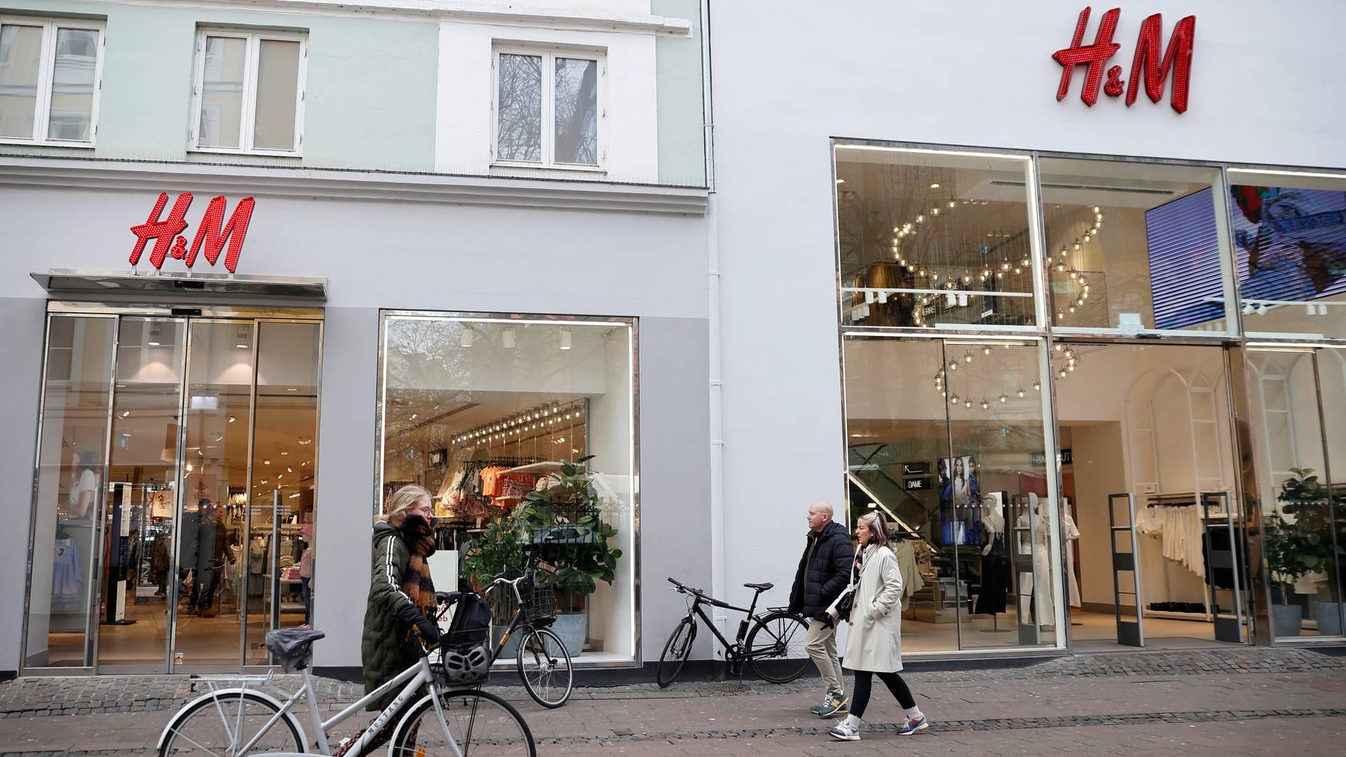 H M har lukket otte butikker skattesag koster tocifret