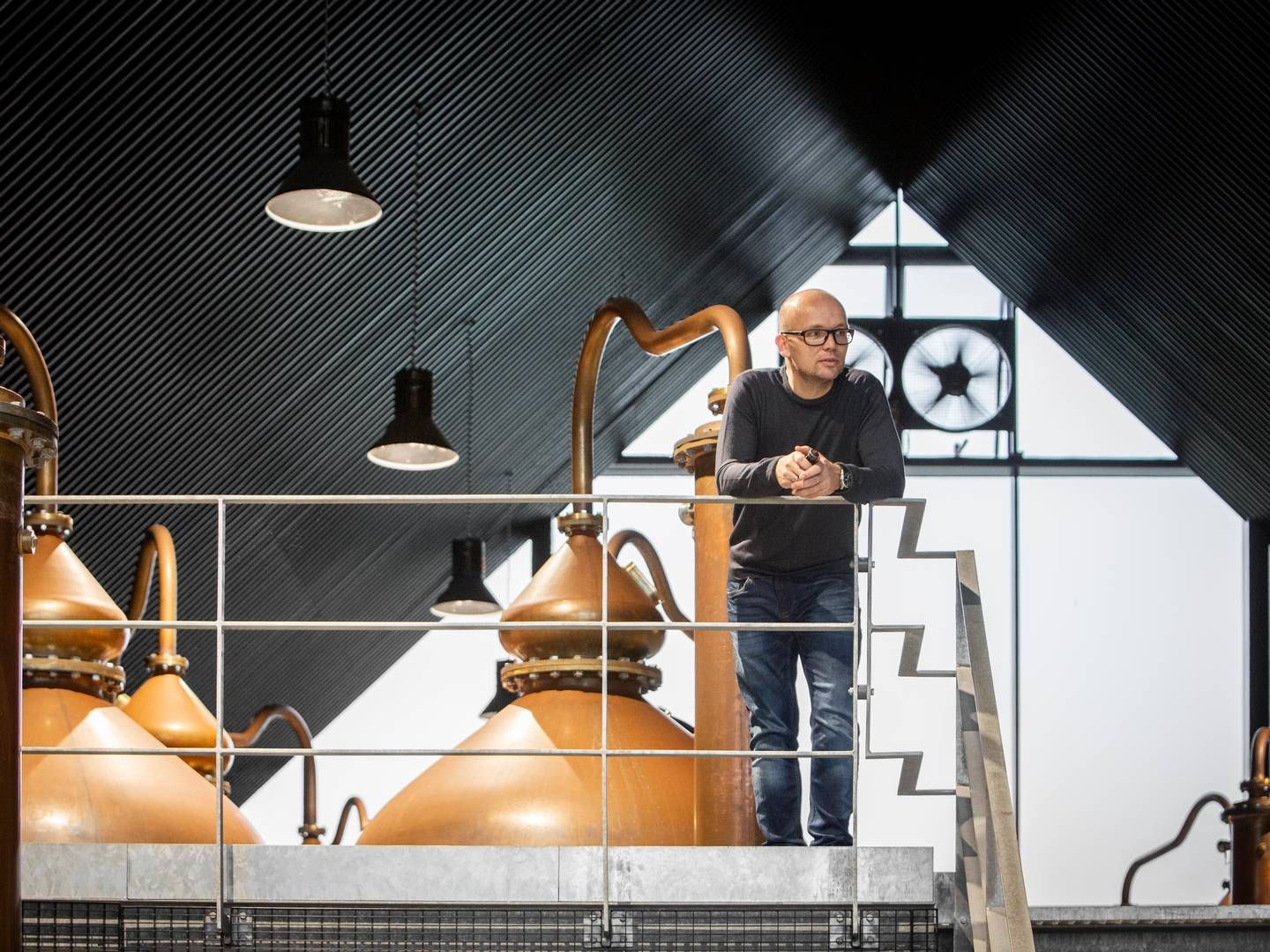 "Det koster jo noget at sadle om og finde nye løsninger," udtaler Lasse Vesterby, der er adm. direktør i Stauning Whisky. | Foto: Pr/stauning Whisky