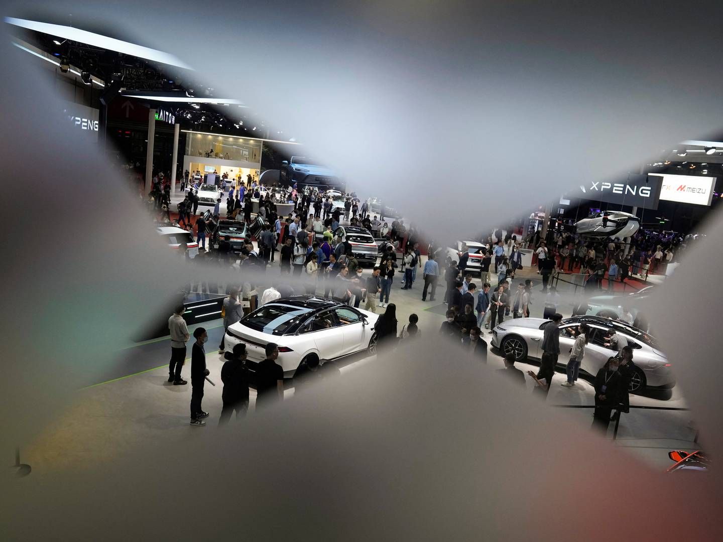 Deltagere ved Xpengs bod under Auto Shanghai-konferencen. | Foto: Aly Song/Reuters/Ritzau Scanpix