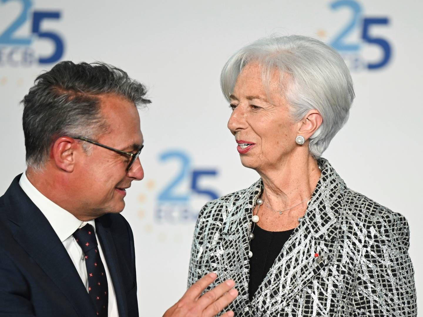 Christine Lagarde, chef for Den europæiske Centralbank (ECB, tager i mod Joachim Nagel, chef for Deutsche Bundesbank, ved fejringen af ECB's 25 års jubilæum i maj 2023. | Foto: Arne Dedert/picture-alliance/dpa/AP Images
