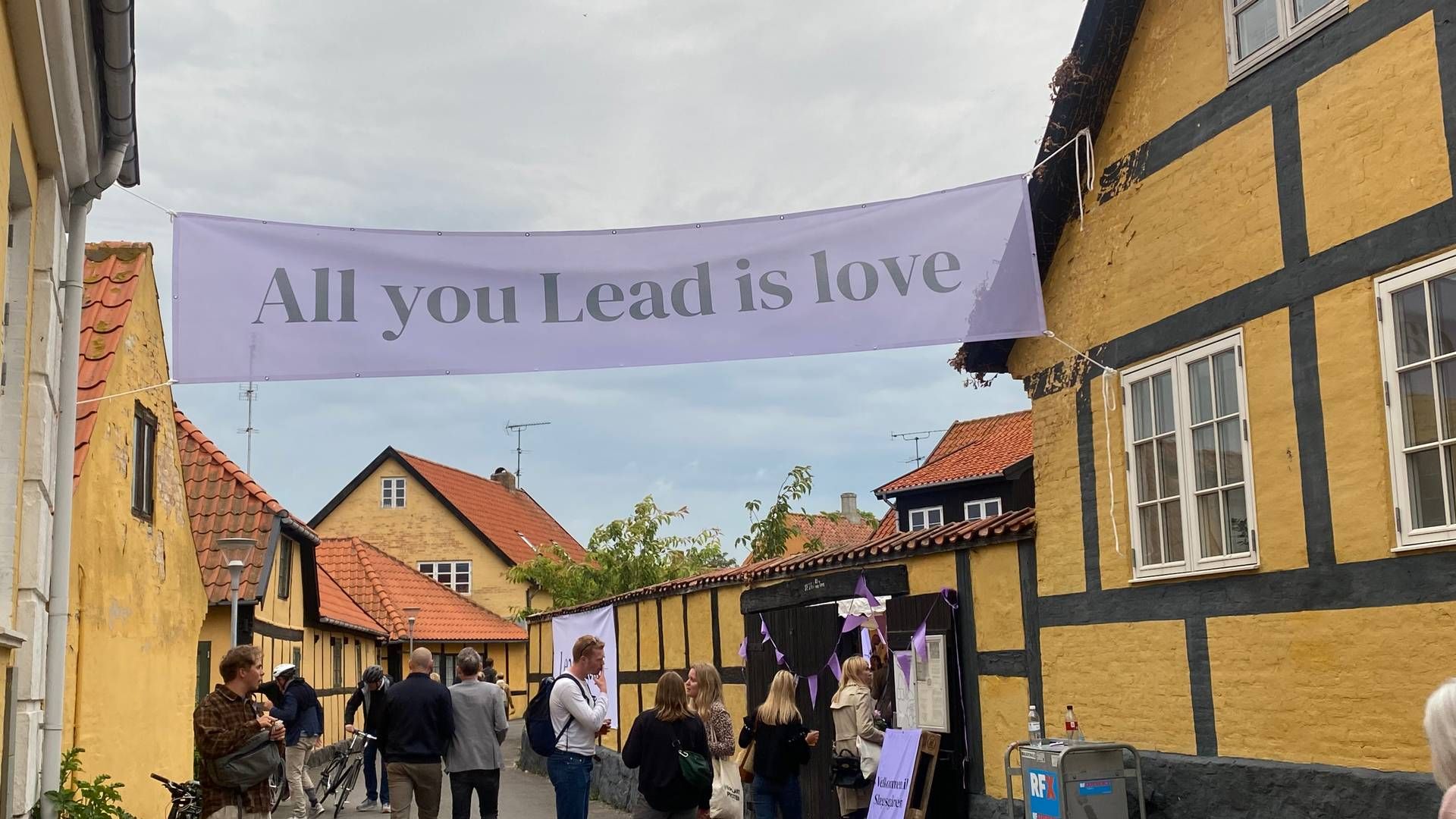 Så simpelt kan det gøres. Bum! All You Lead Is Love. Og kærlighed har der været nok af på dette års folkemøde. kilde: Privat foto / Katrine Villarreal Villumsen.