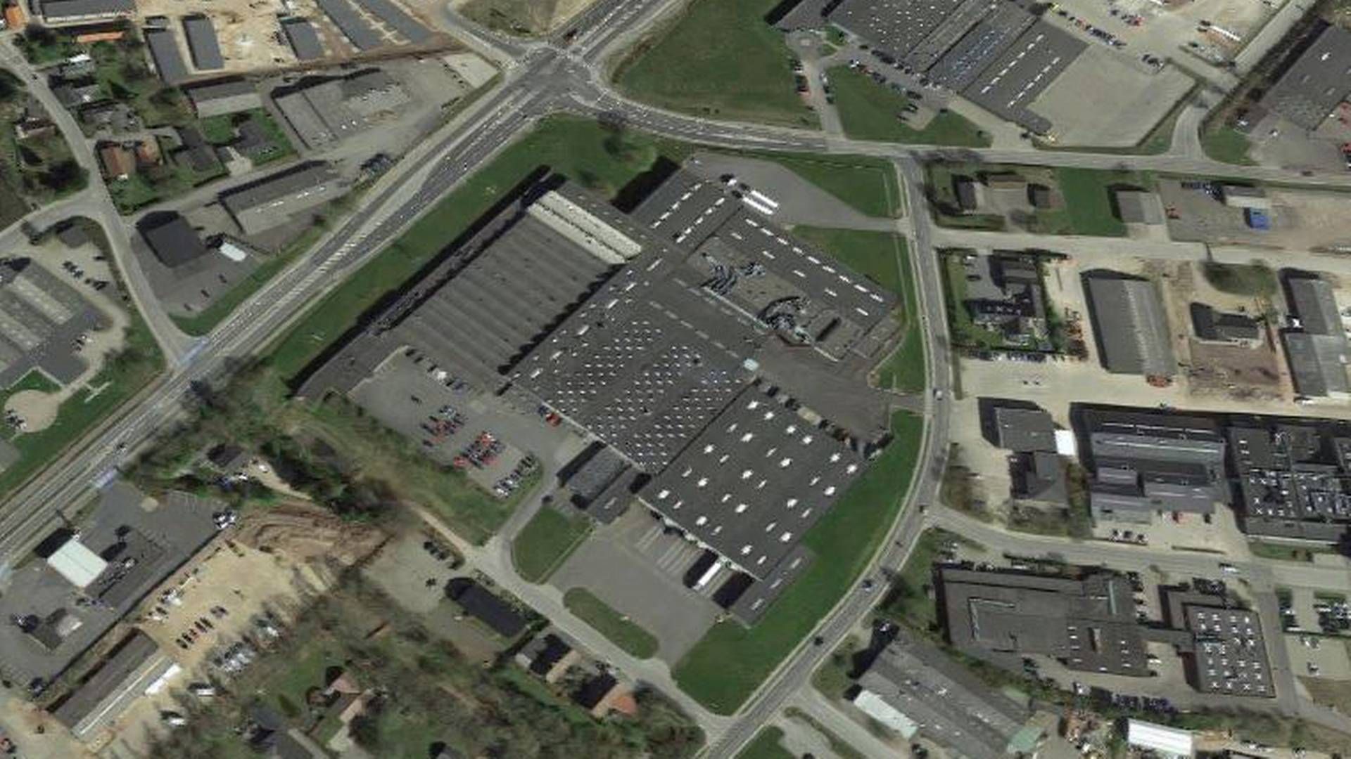 Et af Promontorias danske datterselskaber udspringer af Essex GM, der for 15 år siden, i 2008, købte denne fabriks- og lagerejendom i Hedensted for knap 110 mio. kr. | Foto: Google Maps