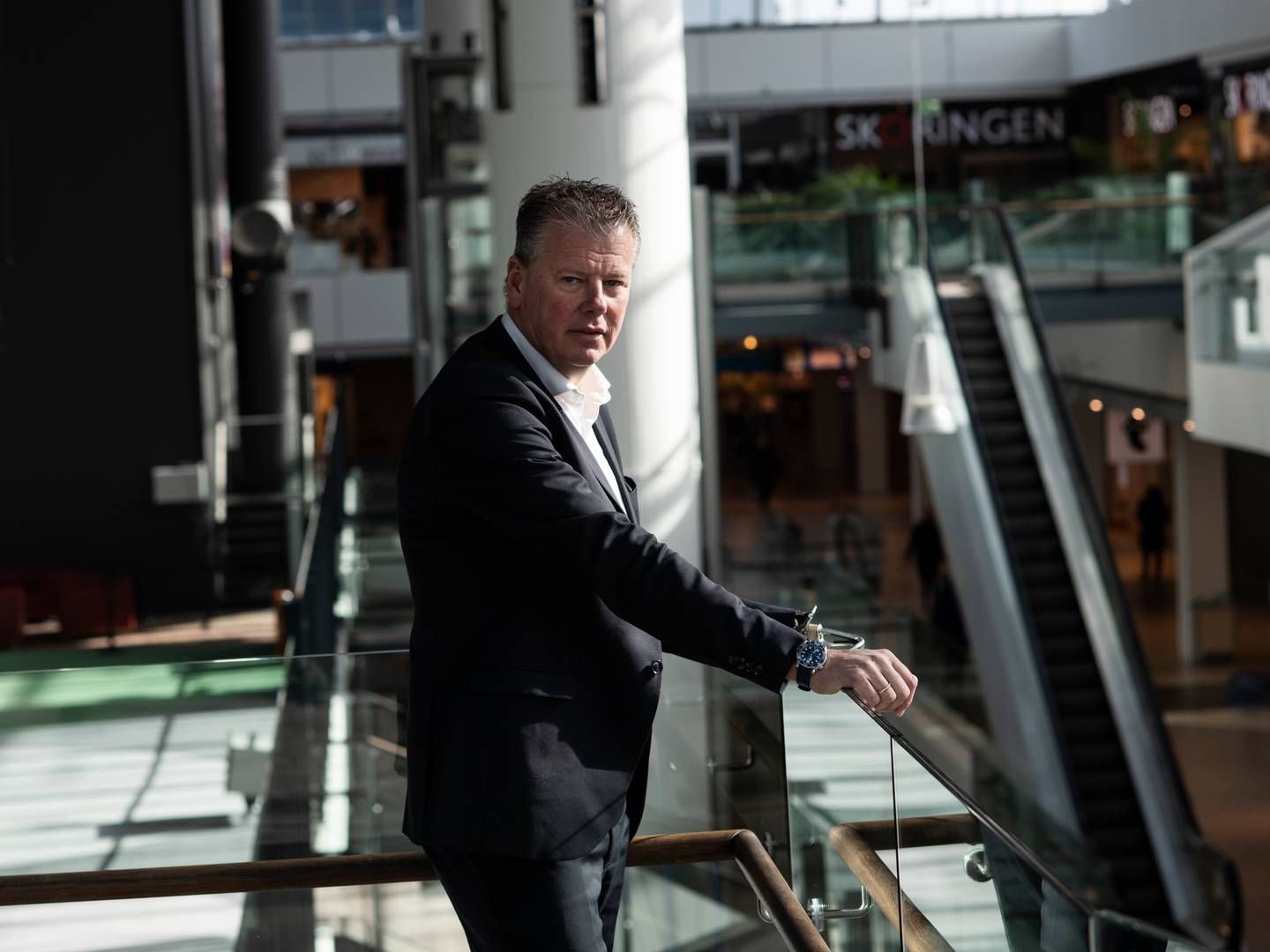 Jesper Faurholdt, adm. direktør i Danske Shoppingcentre, fortæller til Børsen, at de kommende investeringer skal gå til at gøre centrene "indbydende." | Foto: Gregers Tycho