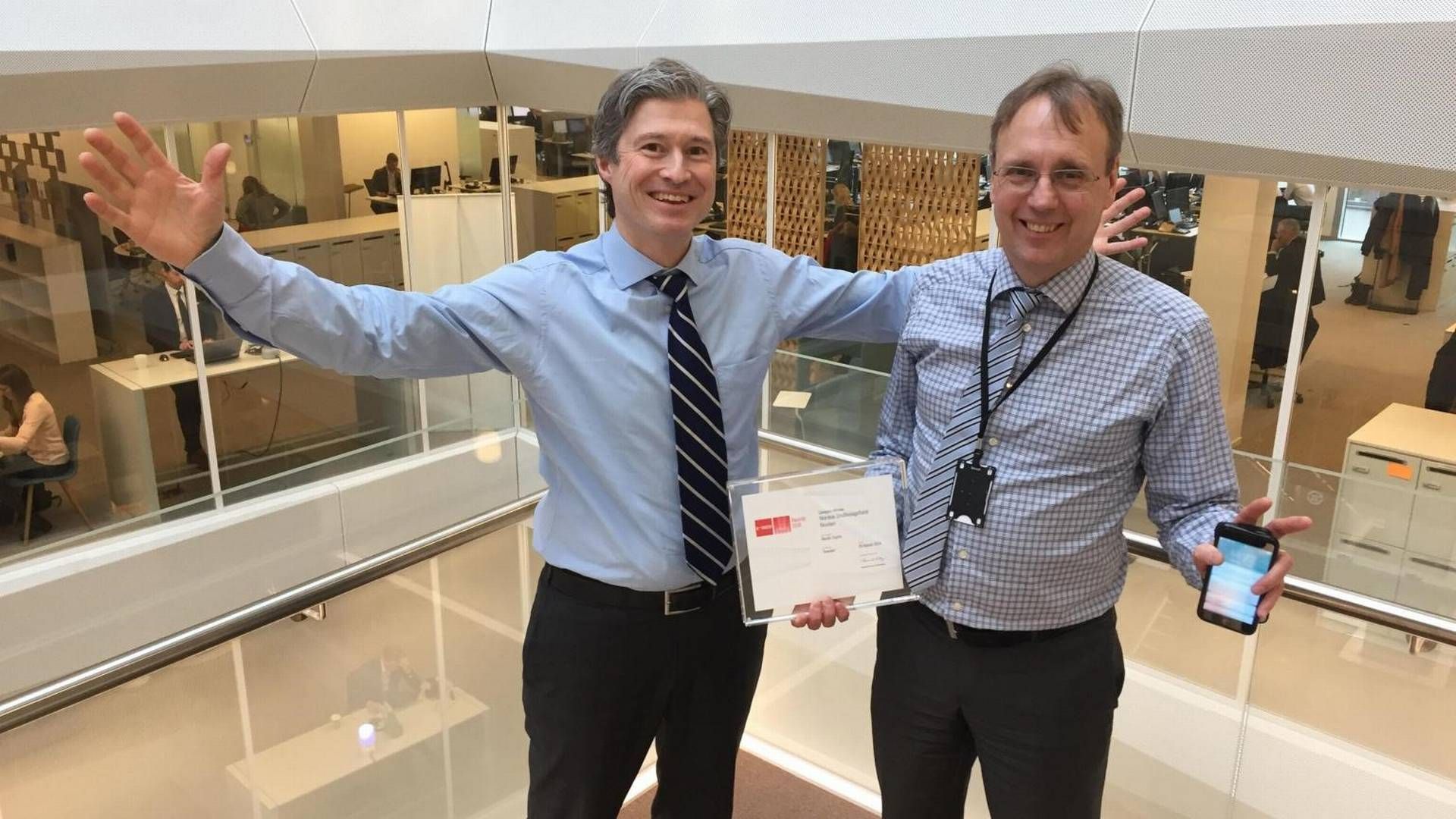 Portfolio managers Björn Henriksson (left) and Mats Andersson. The picture was taken after the team received a reward for best Nordic equity fund 2018 in the Finnish Morningstar Awards. | Photo: PR / Nordea