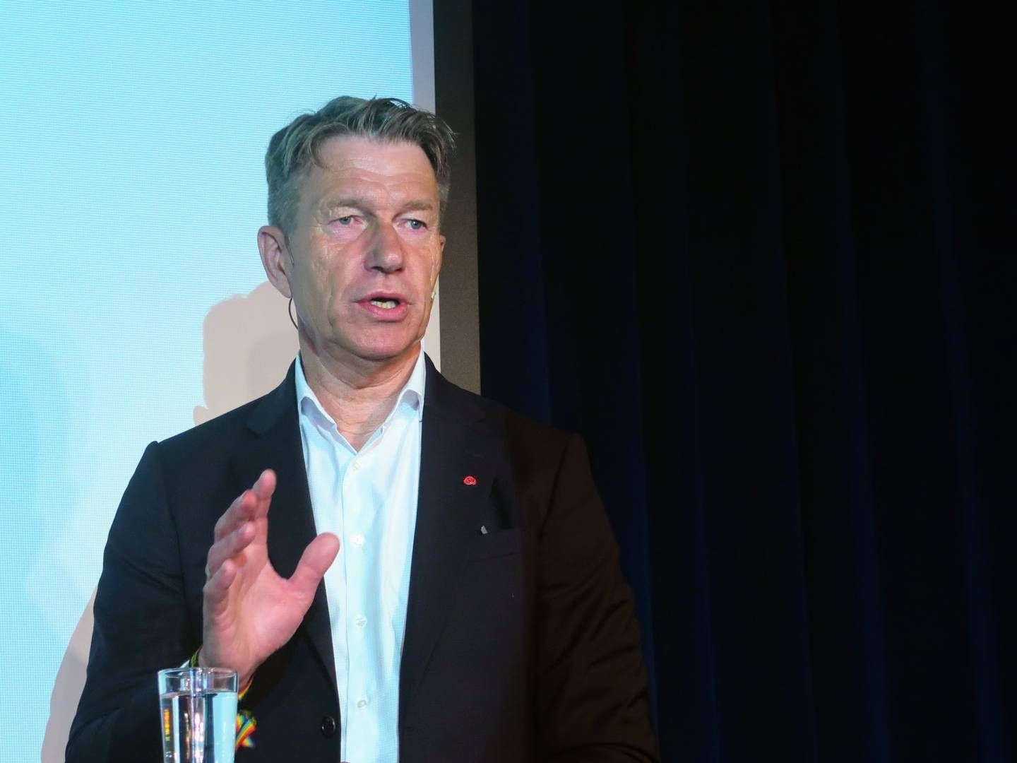 PÅ LITTERATURHUSET I OSLO: Olje- og energiminister Terje Aasland (Ap) mottok torsdag Konkraft-samarbeidets statusrapport for deres arbeid med å nå målene i klimastrategien som ble etablert i 2020. | Foto: Anders Lie Brenna