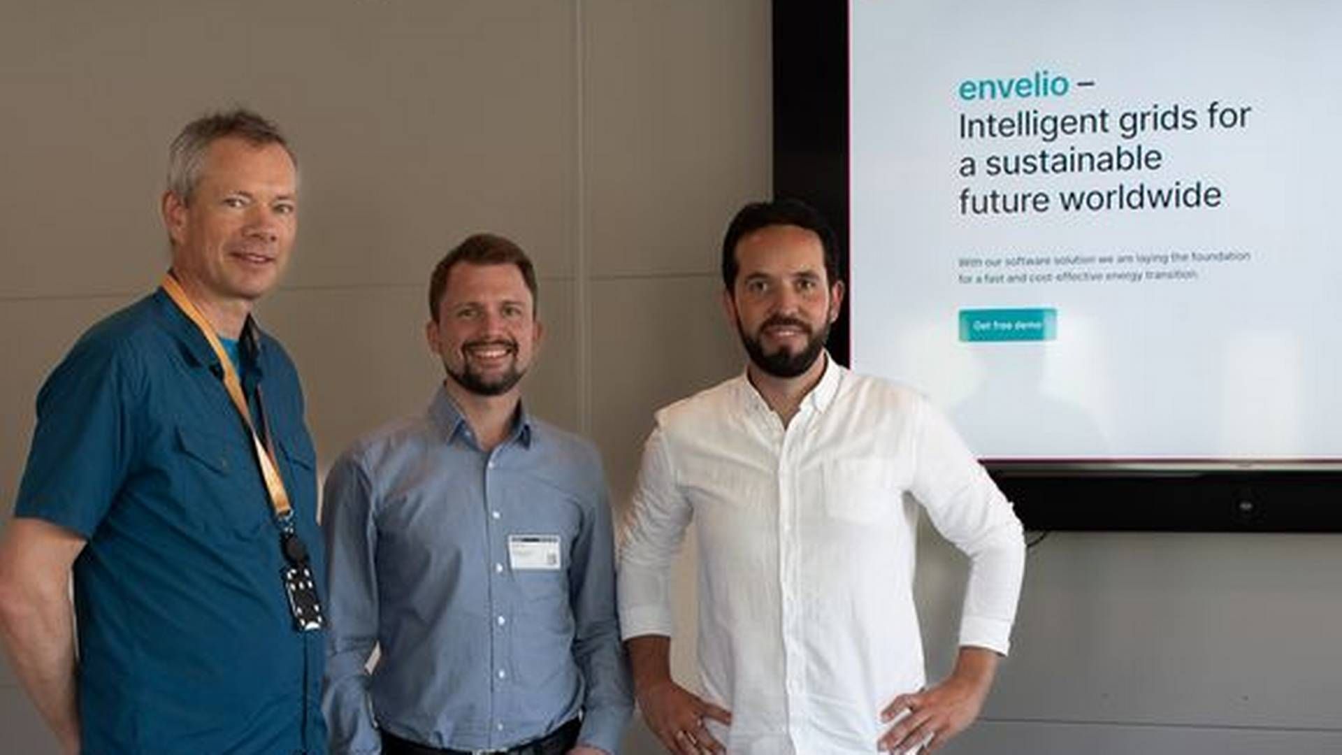 DataArena prosjektet har inngått samarbeidsavtale med det tyske selskapet Envelio. Fra venstre Per-Oddvar Osland, forskningsleder i Glitre Nett, Nicolas Thie og Philipp Erlinghagen fra Envelio. | Foto: Glitre Nett