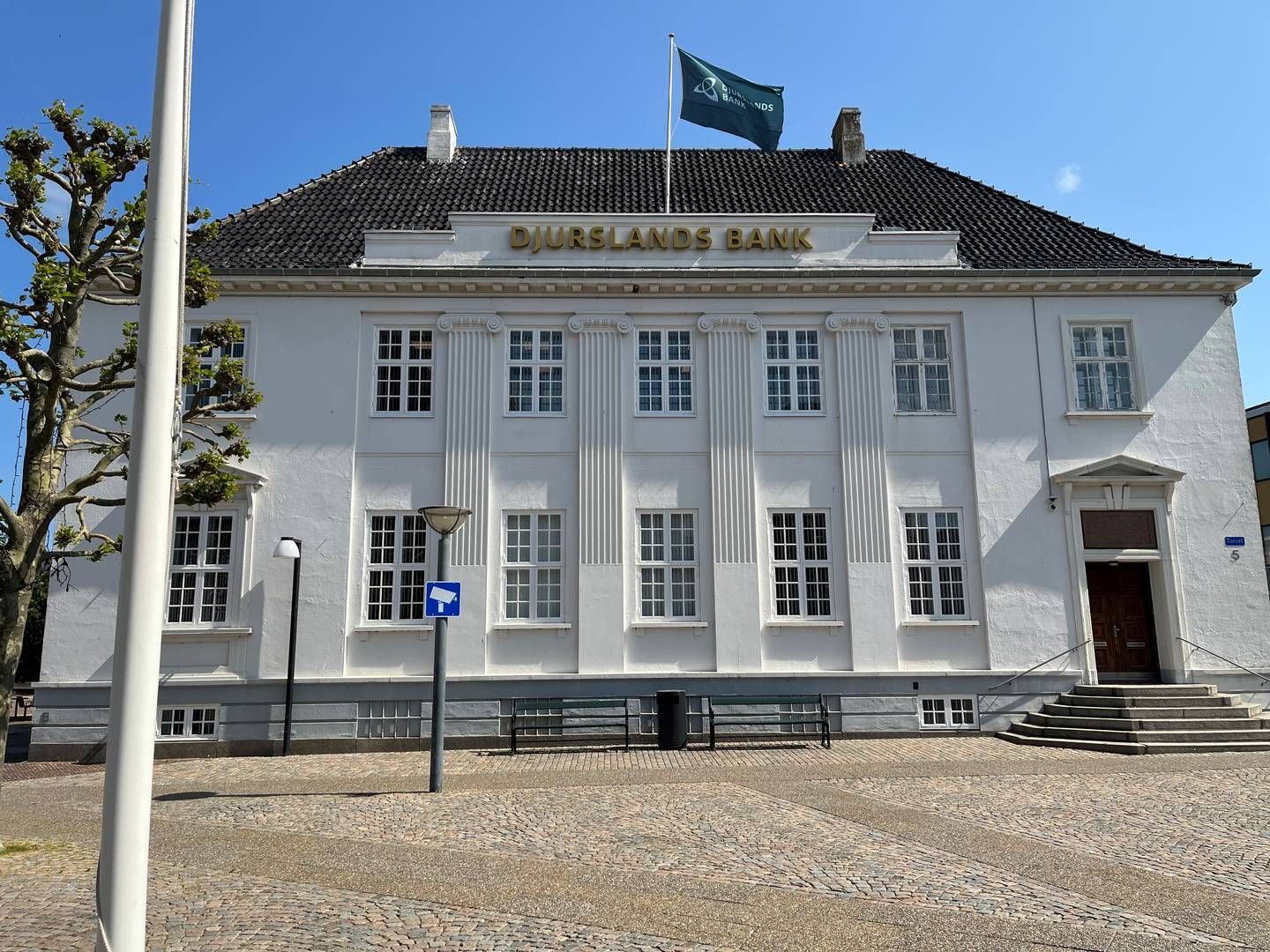 Resultatet i Djurslands Bank vokser takket være rentestigninger. | Foto: Finanswatch