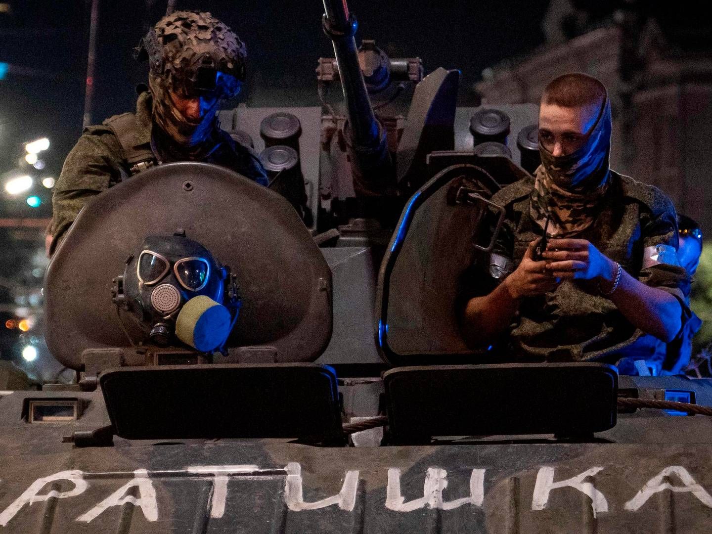 Medlemmer af den paramilitære Wagner-gruppe på et militærkøretøj i Rostov-on-Don 24. juni. | Foto: Roman Romokhov/AFP/Ritzau Scanpix