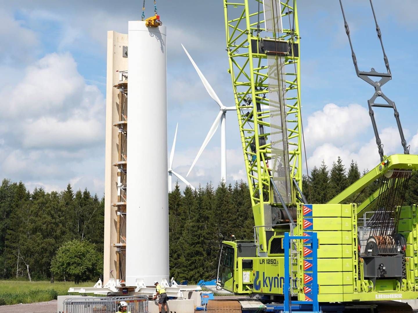 150 METER: På toppen av det 105 meter høye tretårnet plasseres en nacelle fra Vestas som yter 2 MW. Med vingespennet blir den totale høyden ca. 150 meter. | Foto: Modvion