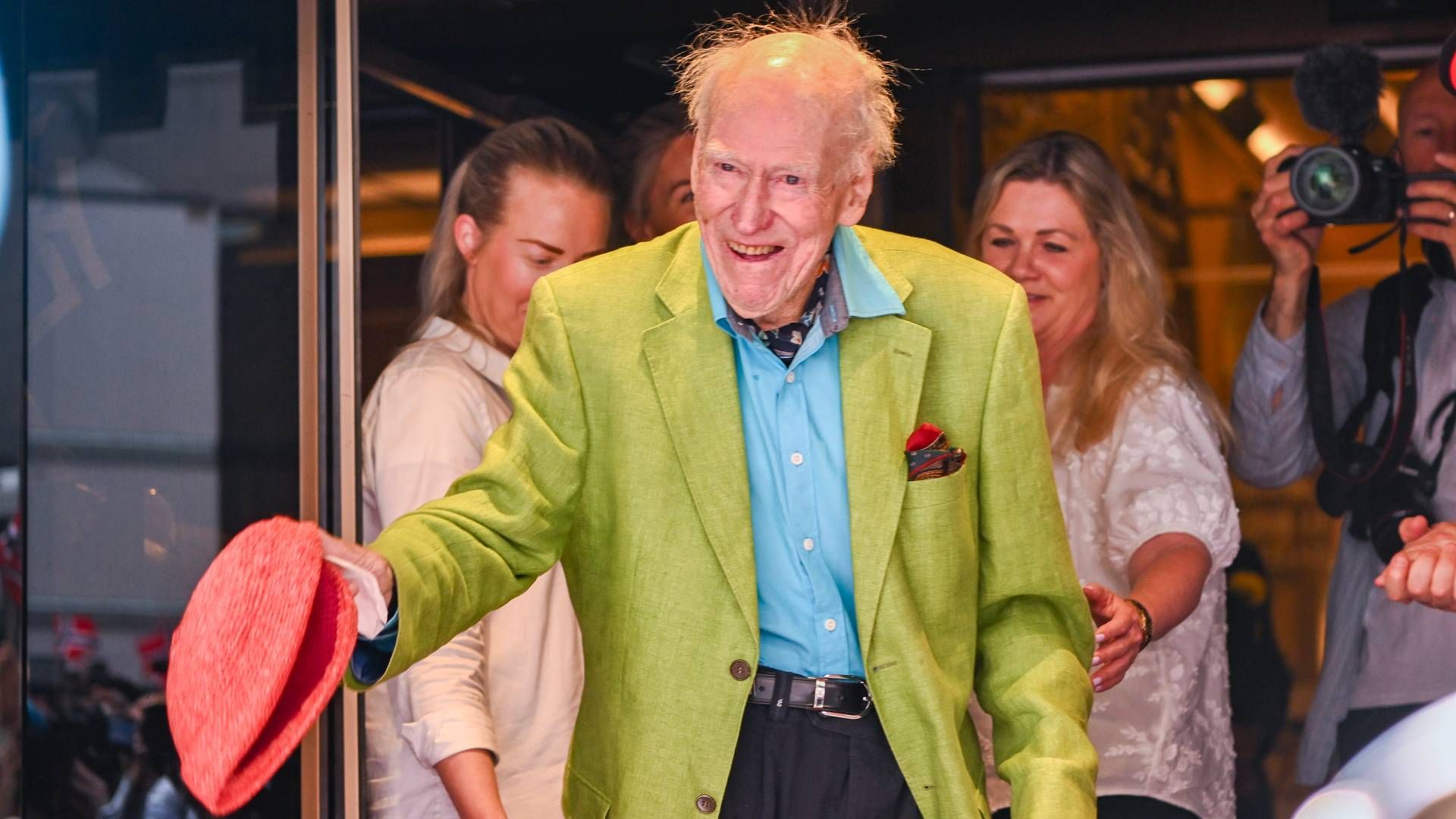 GÅR AV: 100-åringen Olav Thon tar sin lue og går av som styreleder. | Foto: Martin Solhaug Standal / NTB