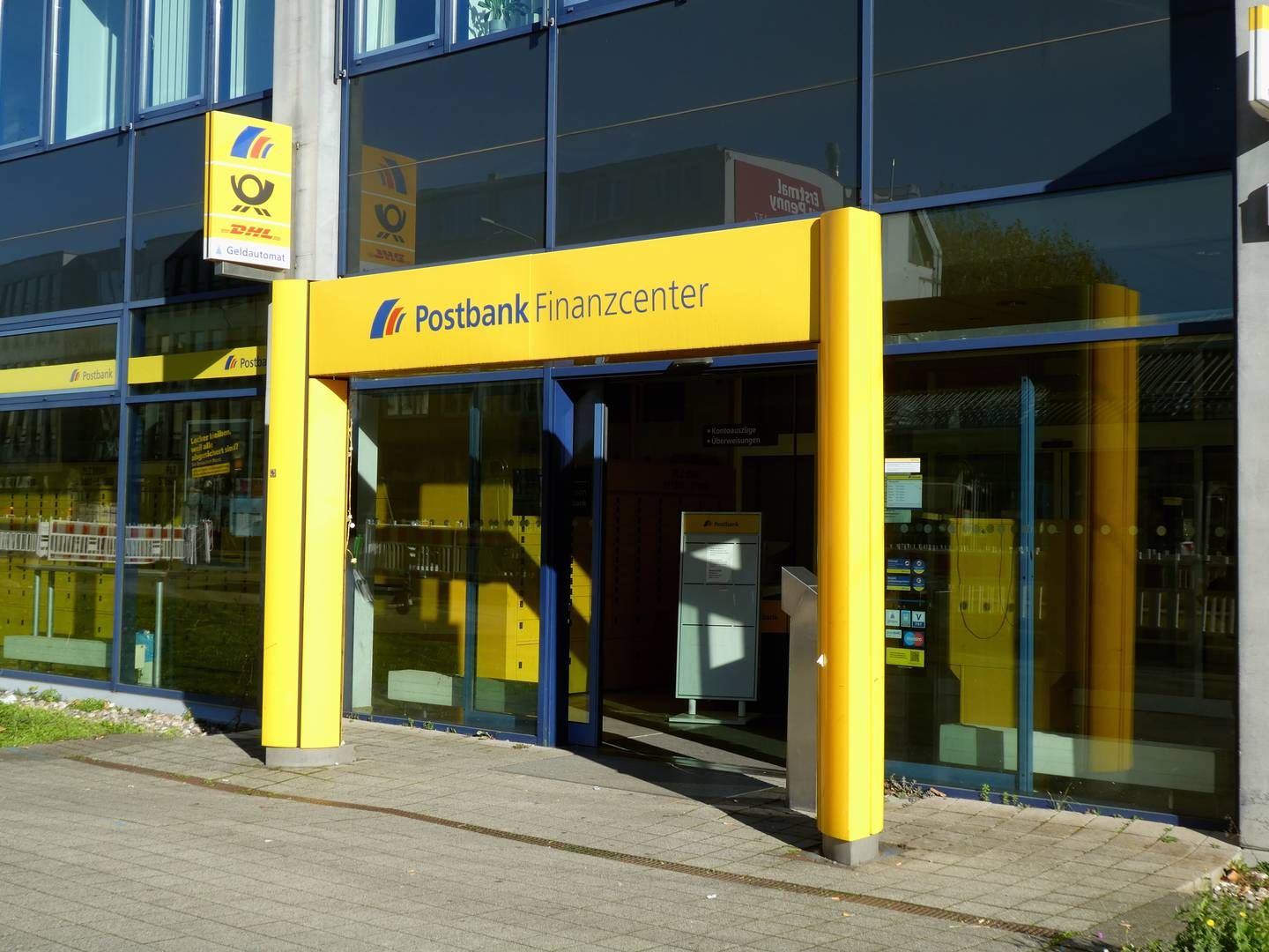 Eingang einer Postbank-Filiale | Foto: picture alliance/dpa | Horst Galuschka