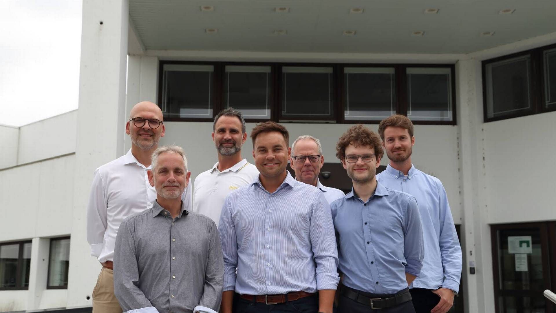 KMD har oprettet et nyt ledelsesteam bestående af syv mænd. Anders Bonnerup (forrest i midten). | Foto: PR