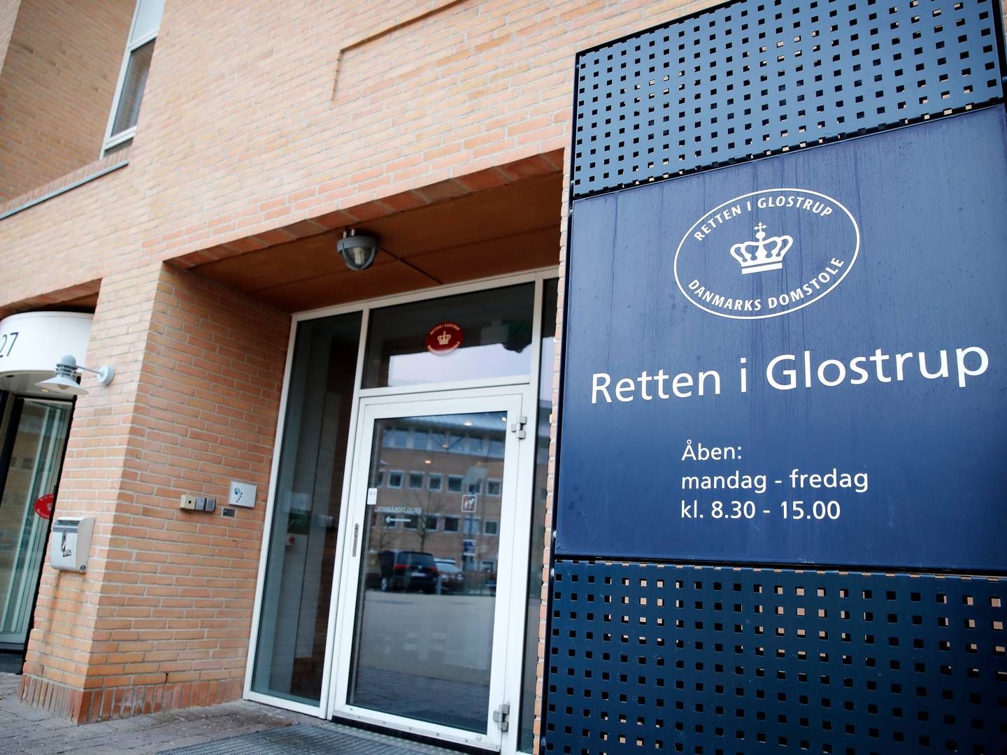 Retten i Glostrup danner onsdag ramme om et retsmøde, efter Anthony Mark Patterson, der er tiltalt i sagen om bedrageri med udbytteskab, er udleveret fra Storbritannien til Danmark.