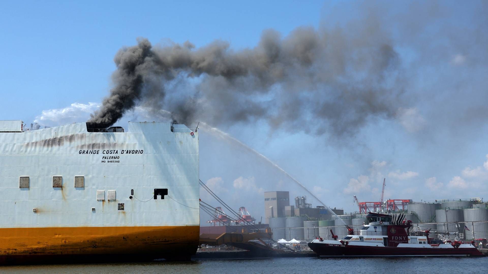 A fatal fire broke out on the large car carrier Grande Costa d'Avorio on Wednesday. | Photo: Mike Segar/Reiuters/Ritzau Scanpix