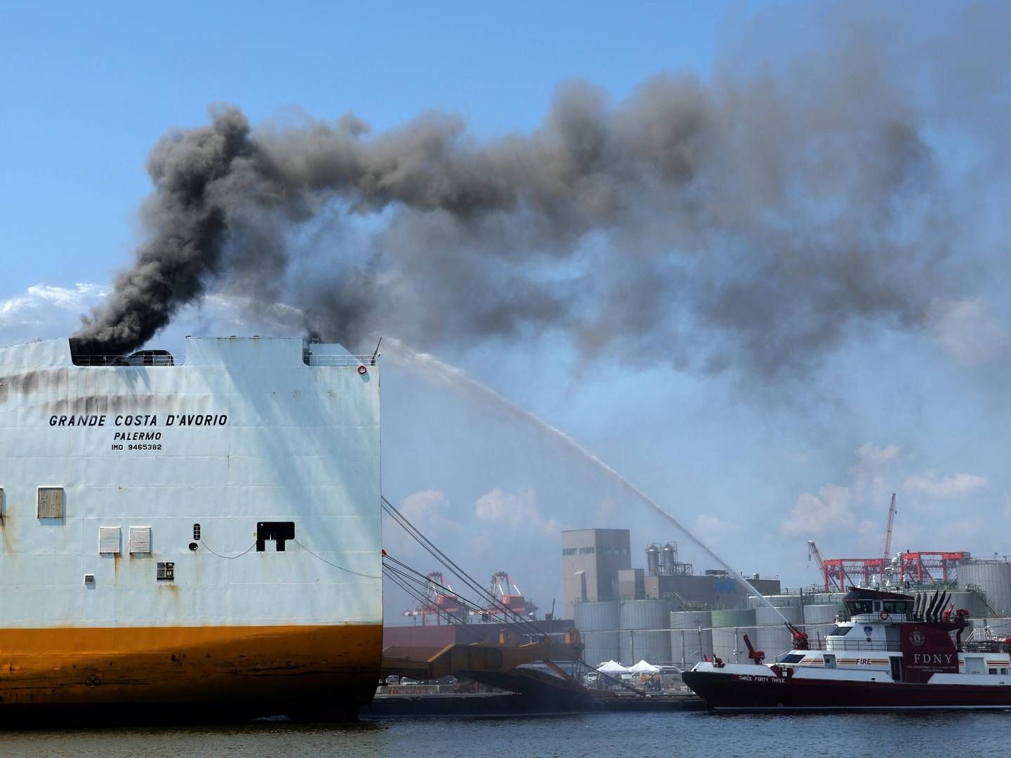 En fatal brand brød ud på det store bilskib Grande Costa d’Avorio onsdag. | Photo: Mike Segar/Reiuters/Ritzau Scanpix