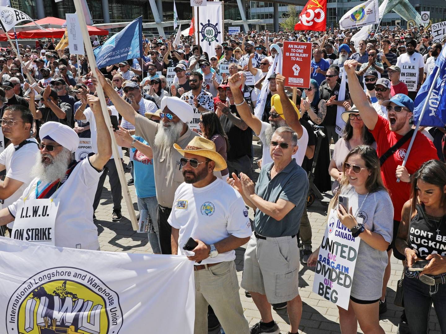 Members of the ILWU union gathered on Sunday during a strike in the major Canadian port of Vancouver. | Photo: Chris Helgren/Reuters/Ritzau Scanpix