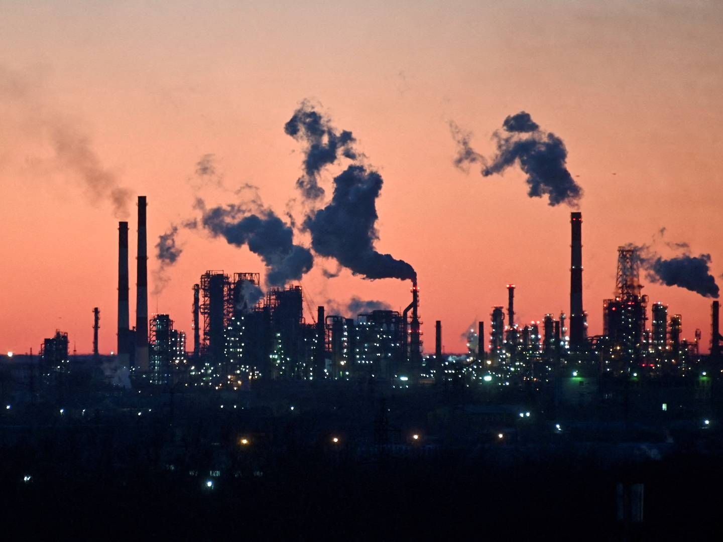 Archival picture. Local oil refinery during sunset in Omsk, Russia March 16, 2022. | Photo: Alexey Malgavko/Reuters/Ritzau Scanpix
