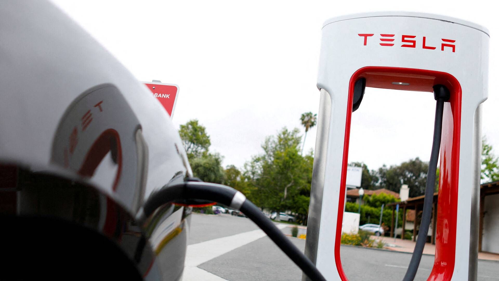 En række elbilproducenter har valgt at tilslutte sig Teslas ladestandernetværk i USA. Det vil øge Teslas indtjening markant. | Foto: Mike Blake/Reuters/Ritzau Scanpix