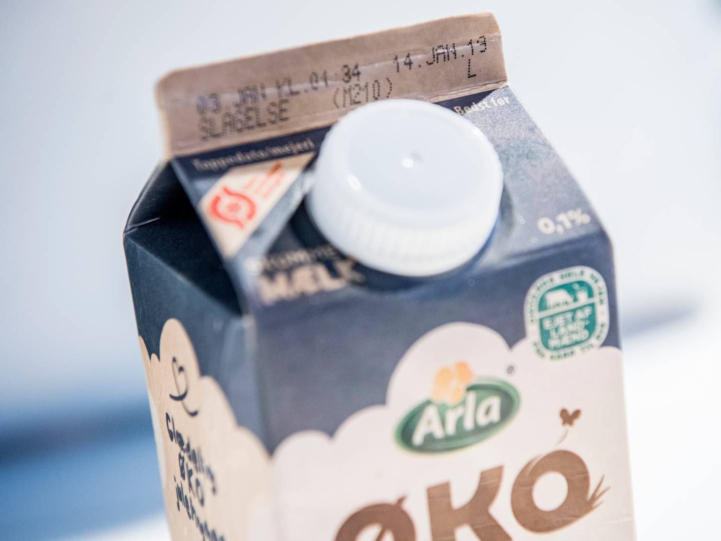 Sammen med en svensk start up-virksomhed vil Arla udvikle en ny type fiberbaseret låg til mælkekartoner. Dermed kan reducere forbruget af plastik med op mod 500 ton om året. | Foto: Linda Johansen