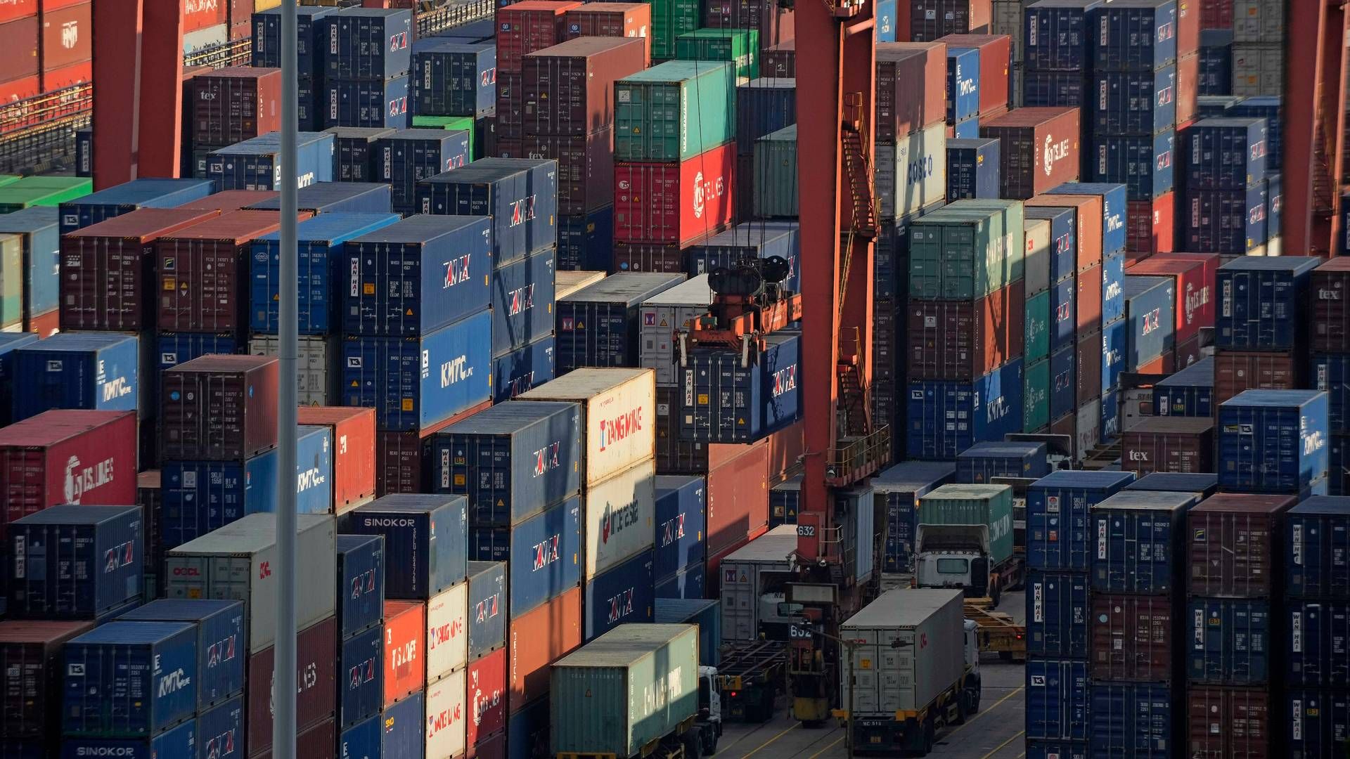 Shipping containers are seen at a port of Kwai Tsing Container Terminals in Hong Kong, Friday, Nov. 5, 2021. | Photo: Kin Cheung/AP/Ritzau Scanpix