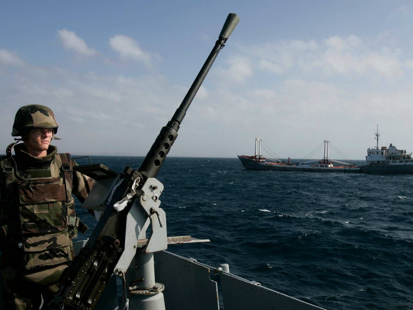 En fransk soldat ombord på et krigsskib, som var udstationeret ved Somalia for at beskytte fragtskibe mod piratangreb i 2007. | Foto: Karel Prinsloo/AP/Ritzau Scanpix