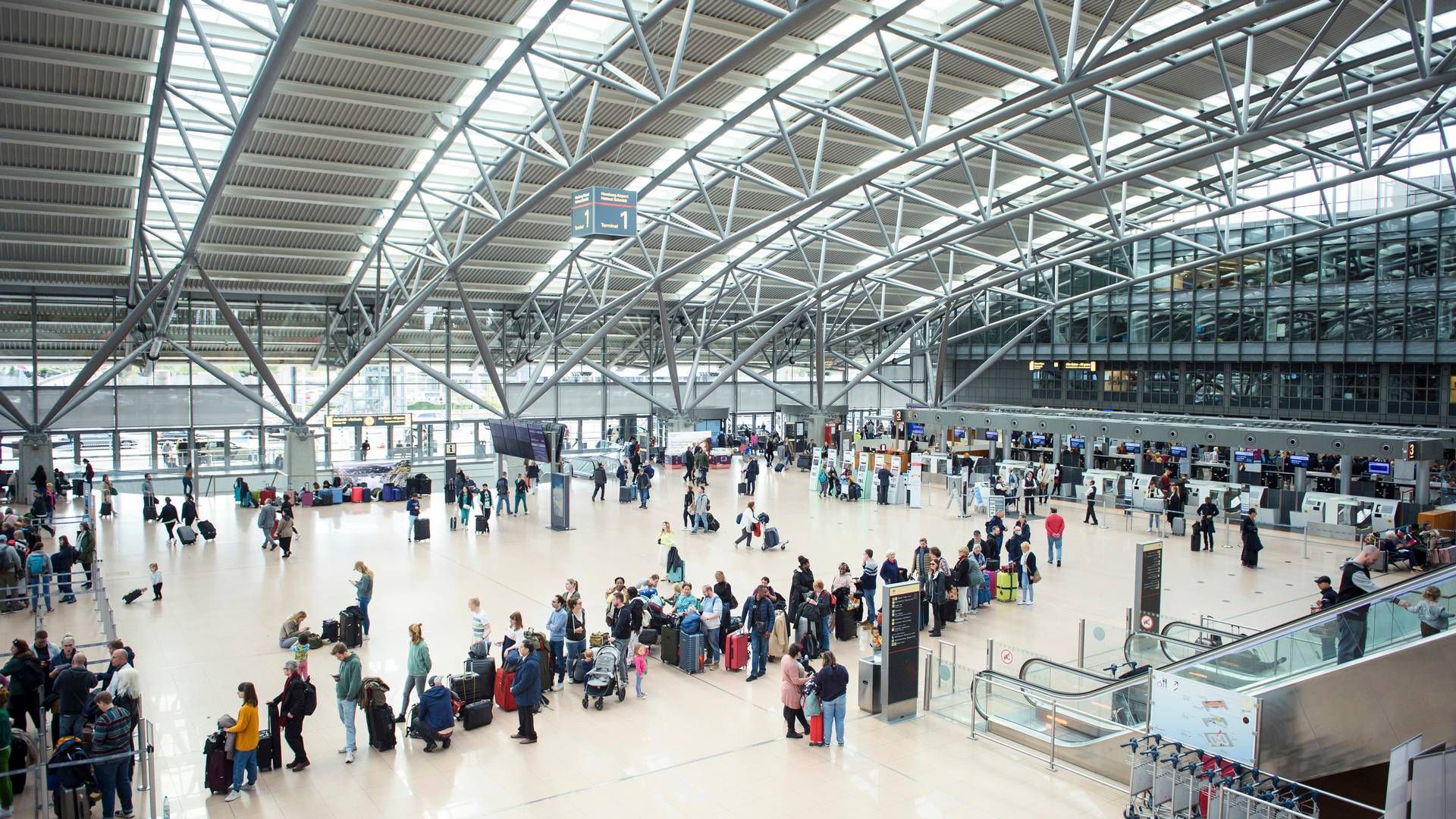 ”Af sikkerhedsmæssige årsager er flytrafikken i øjeblikket indstillet, fordi uautoriserede personer har fået adgang til lufthavnens område,” meddeler den tyske lufthavn. | Foto: Gregor Fischer/AP/Ritzau Scanpix