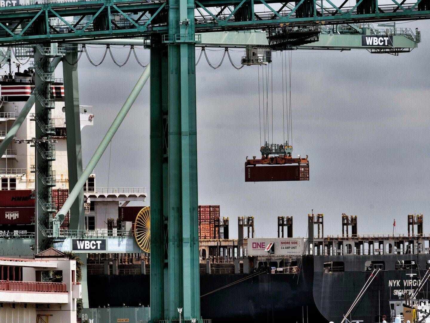 "It takes a little work and a little finesse to get it up and running," Gene Seroka, CEO of the Port of Los Angeles, comments in an update. | Photo: Richard Vogel/AP/Ritzau Scanpix