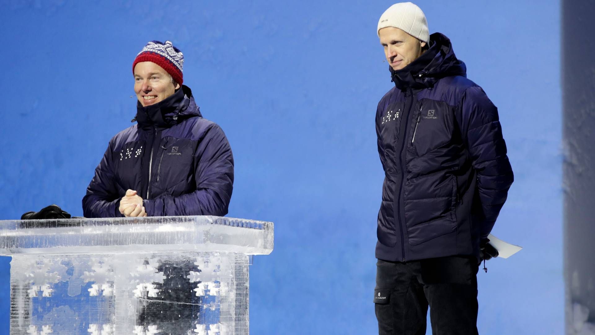 OPP OG NED: Dette bildet av en smilende Olav Selvaag (til venstre, ved siden av Erik Hammer) er fra åpningen av Snø Oslo i 2020, som da var Norges første innendørs skiarena. Anlegget er en del av et større prosjekt som Selvaag og Stein Erik Hagen utvikler i hele nærområdet. Nå har satsingen Snøbyen AS gått med kraftig underskudd, særlig drevet av nedskrevne eiendomsverdier. | Foto: Vidar Ruud / NTB