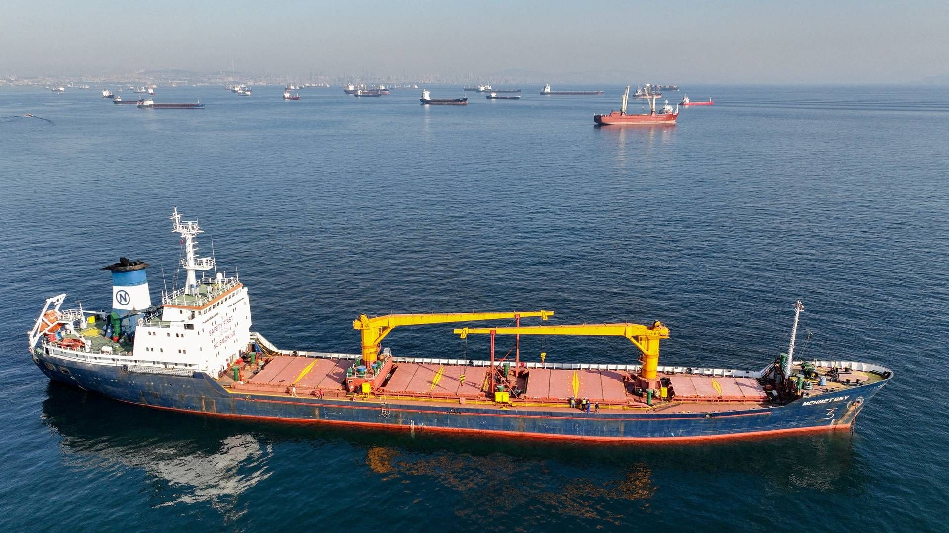 Dry cargo ships awaiting inspection at the Bosphorus Strait. File photo from October last year. | Photo: Mehmet Caliskan/Reuters/Ritzau Scanpix
