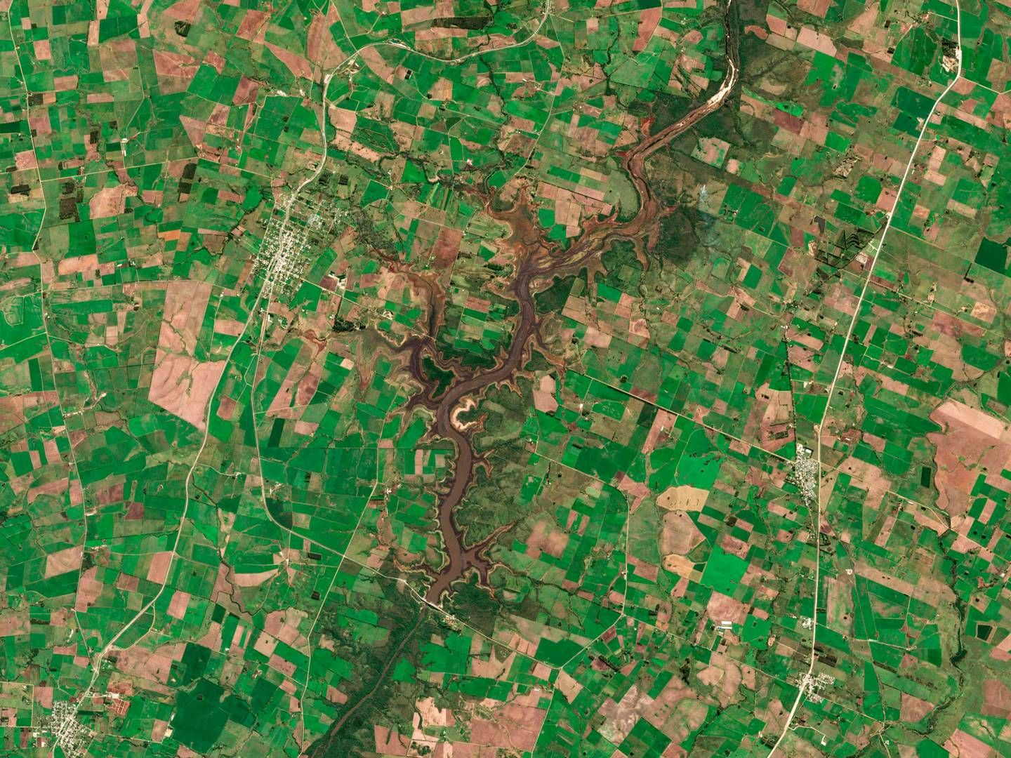 Et satellitebillede viser, at Santa Lucía-floden, som er hovedstadsområdets vigtigste kilde til ferskvand, er næsten helt udtørret. | Foto: -