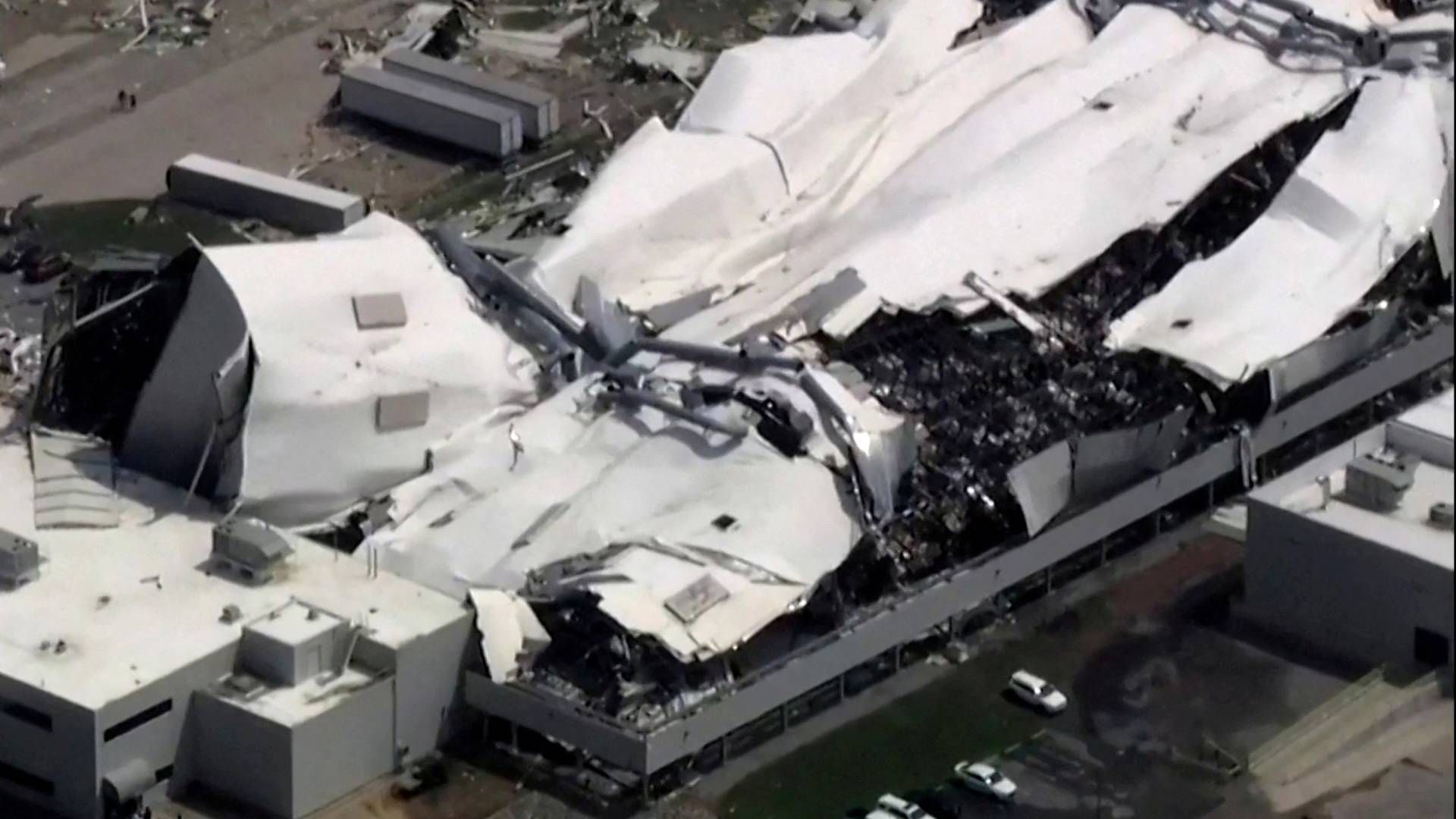 Images of a Pfizer facility show extensive roof damage after a tornado passed through the area in Rocky Mount, North Carolina, USA on July 19. | Photo: Abc Affiliate Wtvd