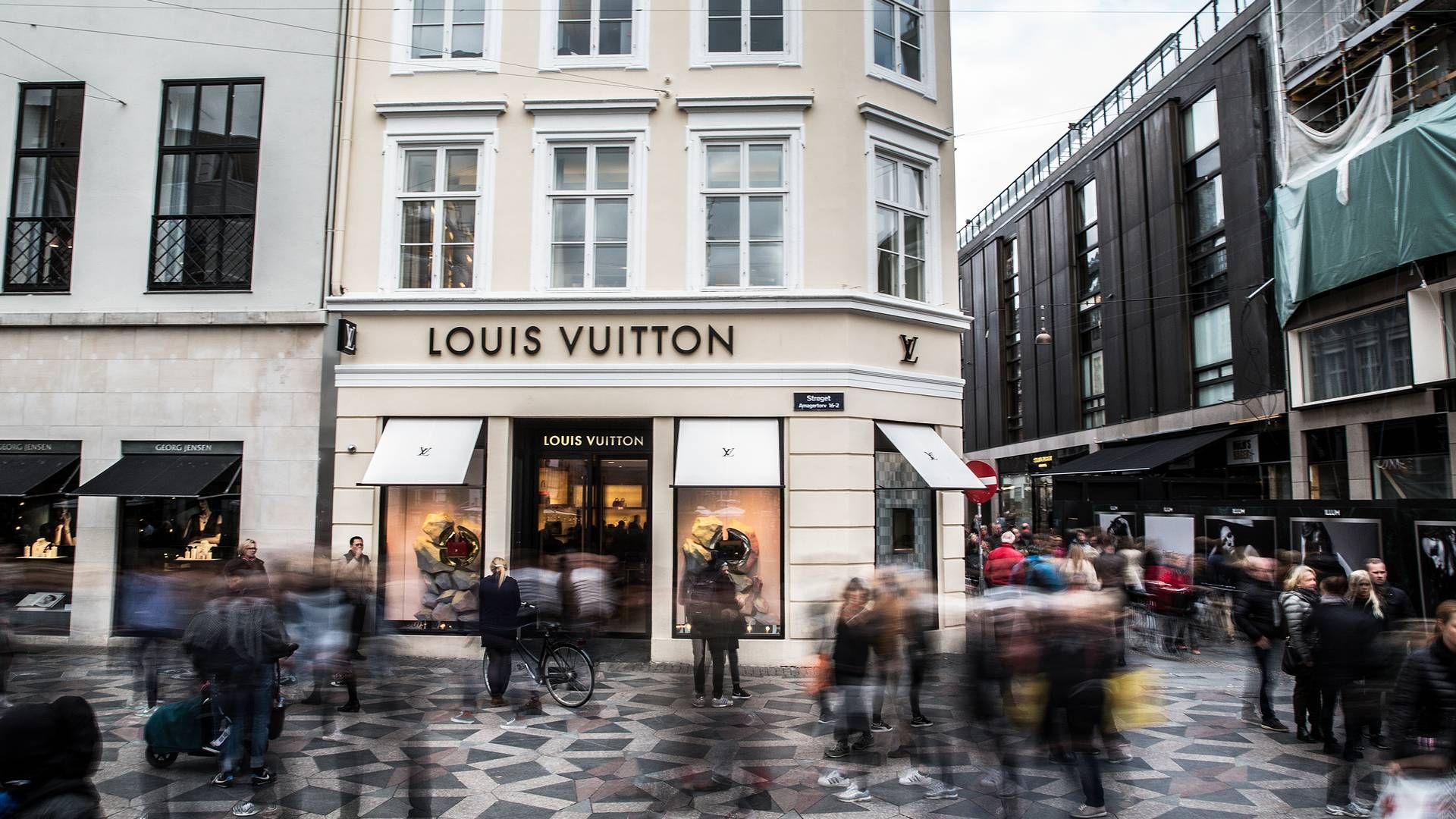 Louis Vuittons eneste danske butik ligger på Strøget i København ved Storkespringvandet. | Foto: Stine Bidstrup