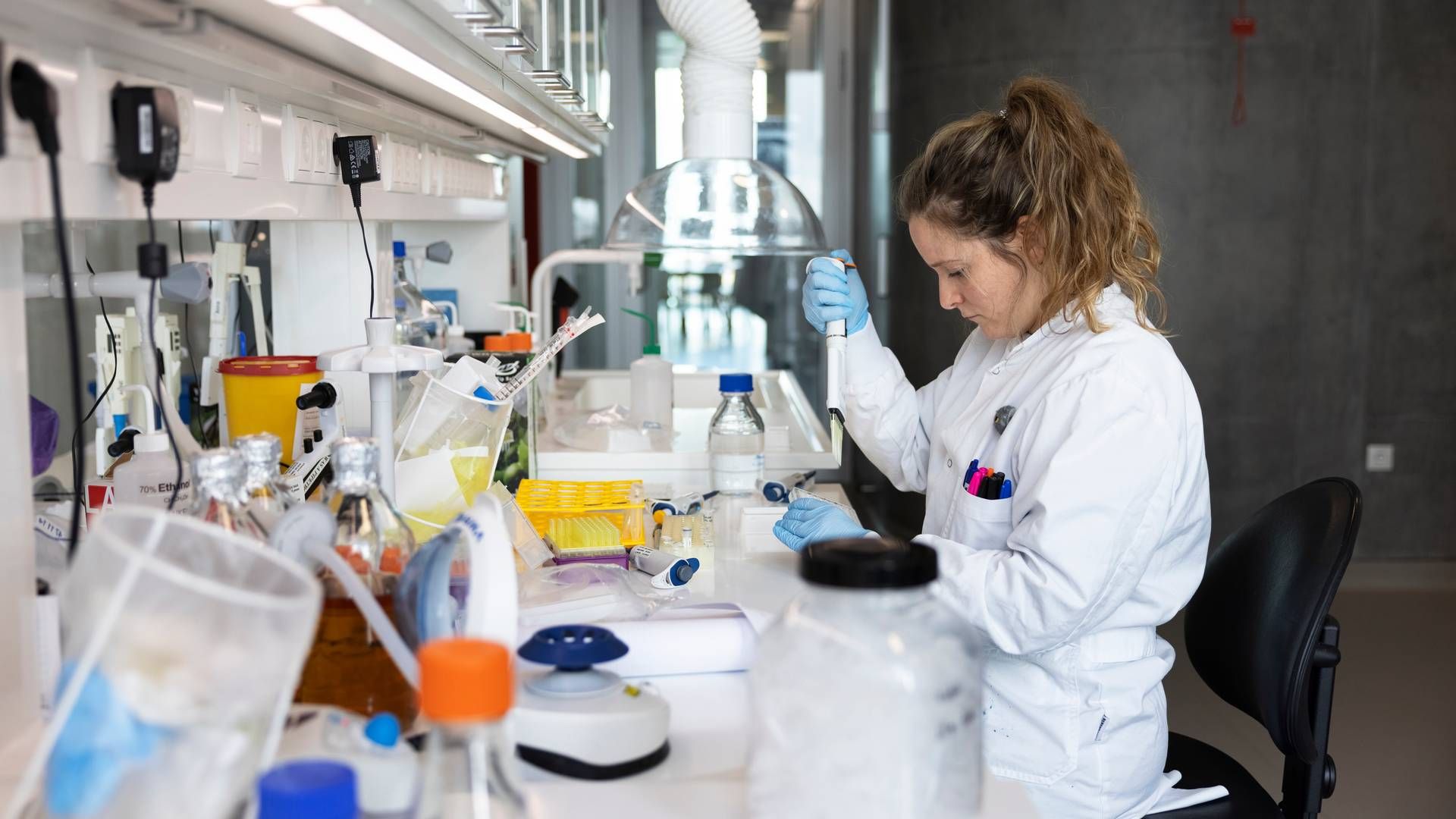 Hounisen Laboratorieudstyr A/S, som leverer og producerer laboratorieudstyr, halverede sin bundlinje i 2022. Direktionen peger på coronapandemien som årsag.