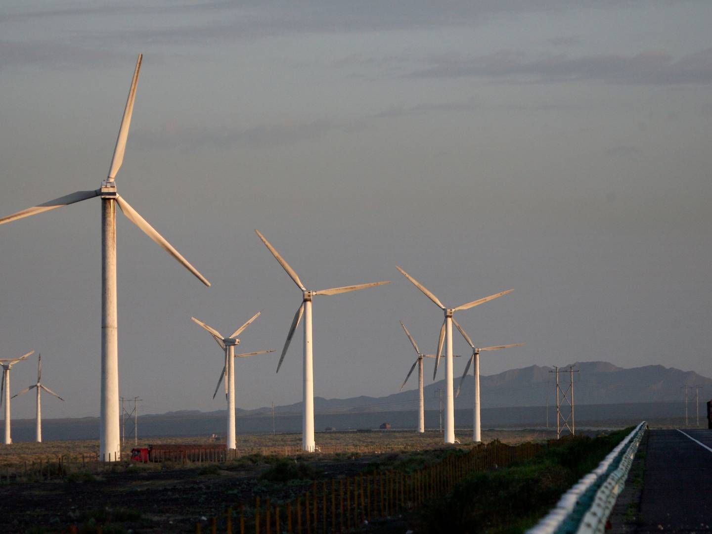 Wind turbines south of Urumqi in Xinjiang, China. Chinese manufacturers are busy in many parts of the globe. | Photo: Elizabeth Dalziel/AP/Ritzau Scanpix