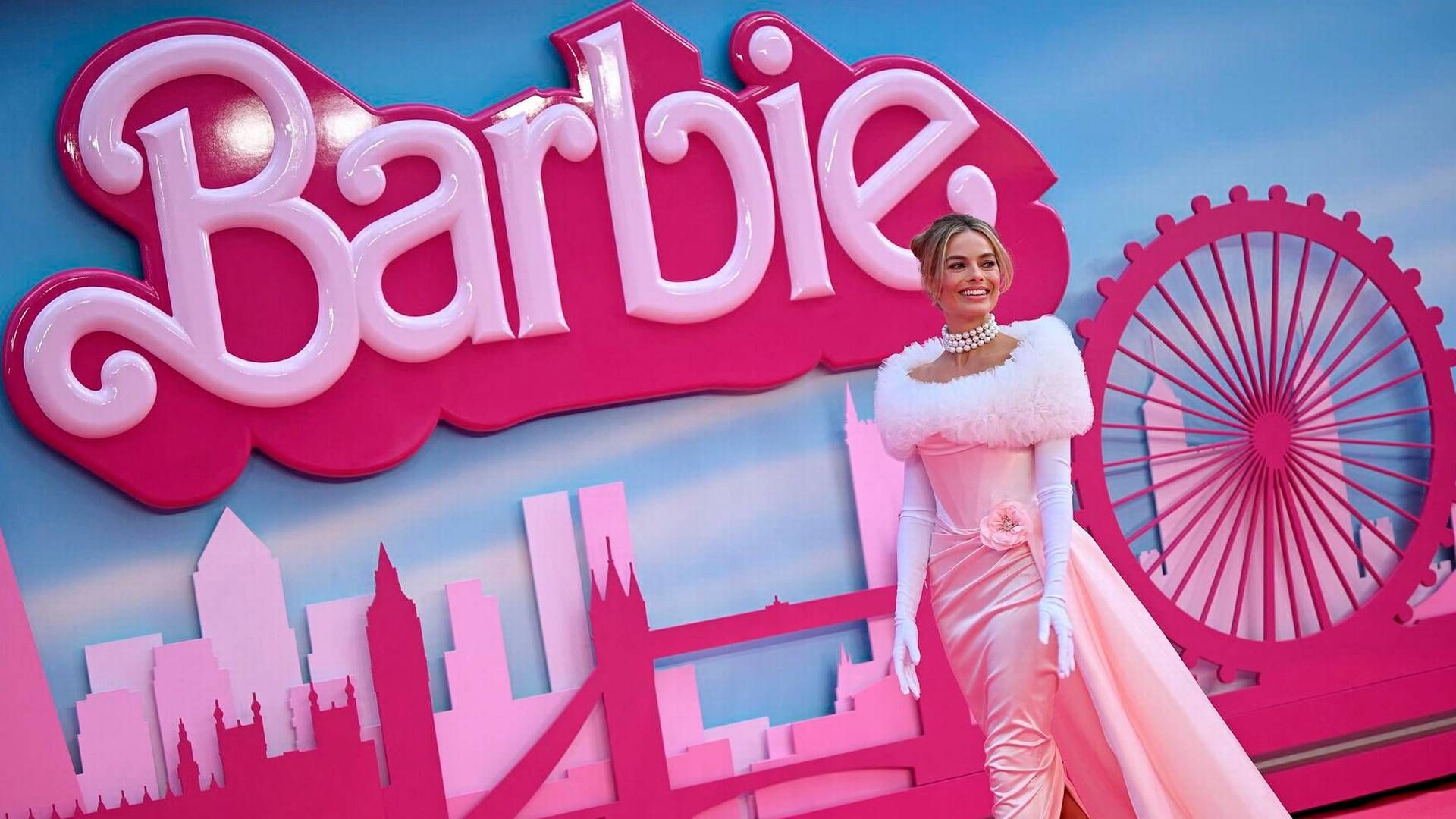 Den australske skuespiller Margot Robbie på den pink løber ved premieren på "Barbie" i London 12. juli. | Foto: Justin Tallis/AFP/Ritzau Scanpix