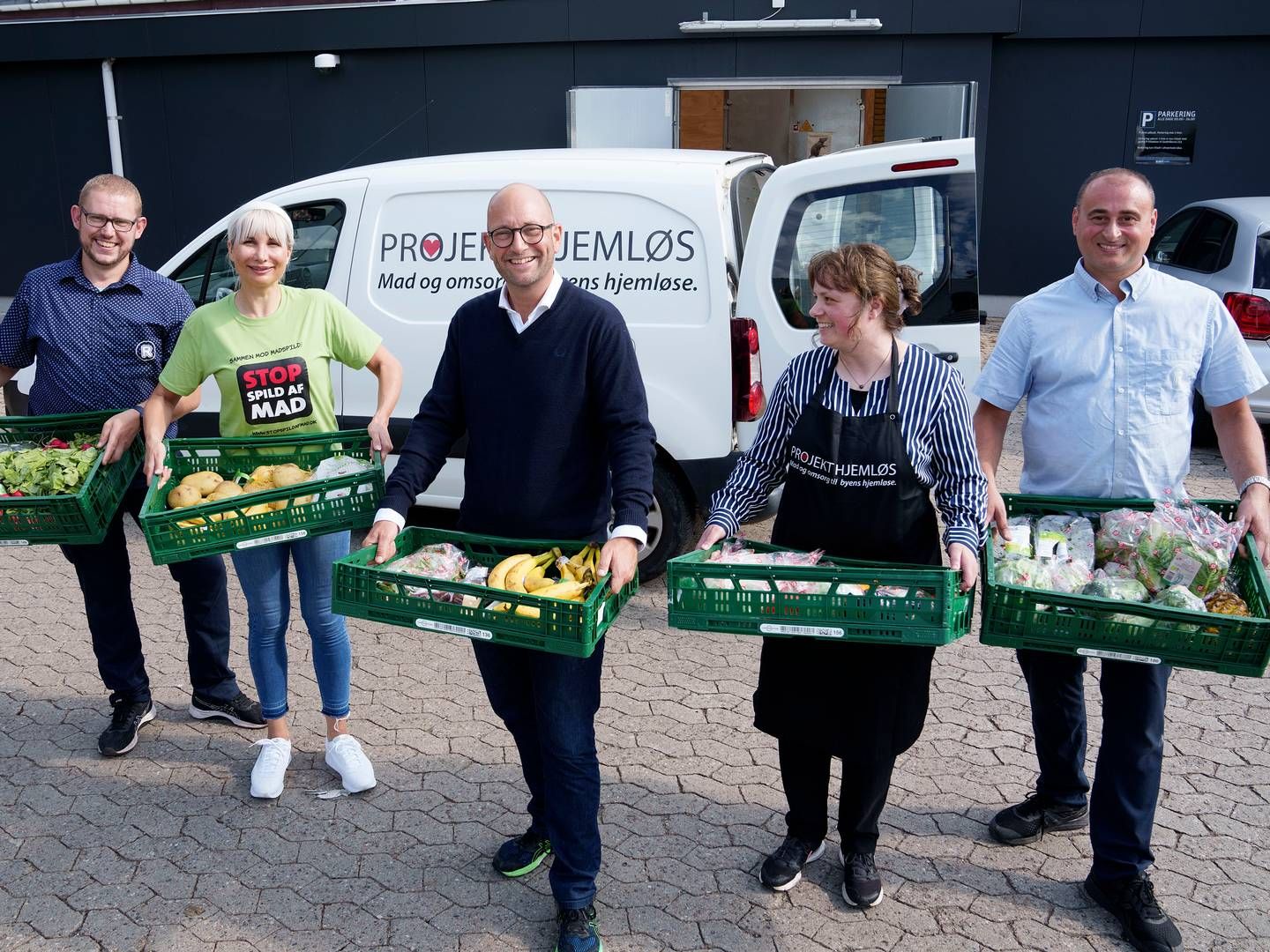 Lancering af Stop Spild Af Mad's landsdækkende portal til donation og modtagelse af overskudsmad GratisMad.dk. Købmand Brian Christoffer Holm Andersen,, Stifter af Stop Spild Af Mad Selina Juul, Fødevareminister Rasmus Prehn, Gitte Johansen, stifter og daglig leder af Projekt Hjemløs, og Købmand David Johnsen Fredag den 13. august. 2021 | Foto: Pr/keld Navntoft