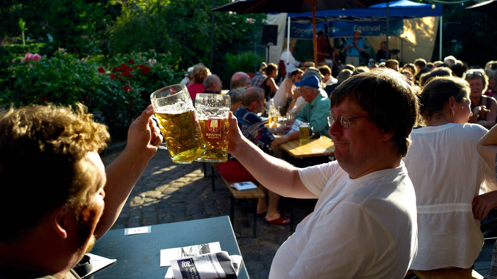 Skål i alkoholfrit øl, lyder det oftere og oftere i Tyskland, viser nye tal. | Foto: Lars Hansen